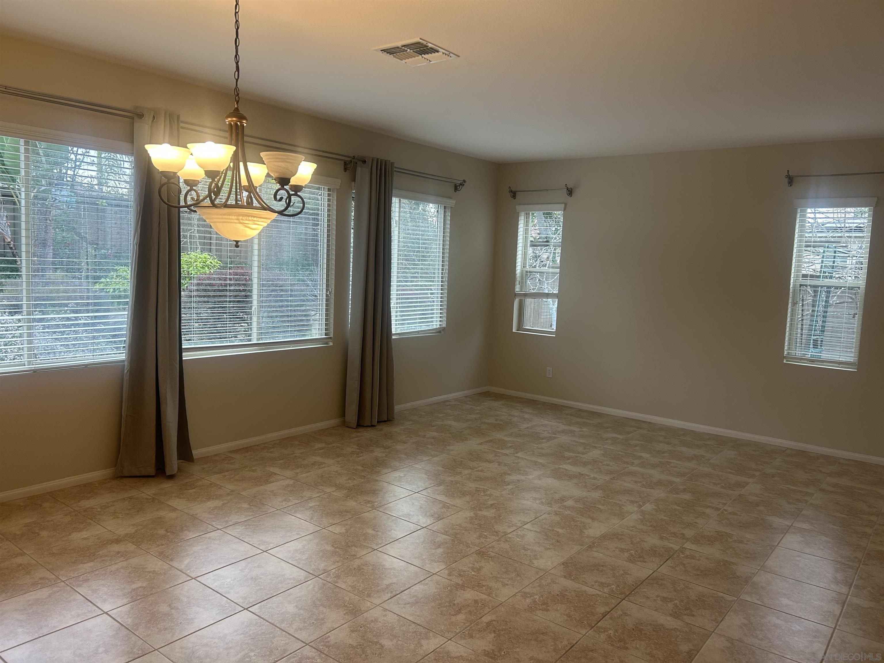 Detail Gallery Image 8 of 37 For 7235  Primrose, San Diego,  CA 92129 - 5 Beds | 3/1 Baths