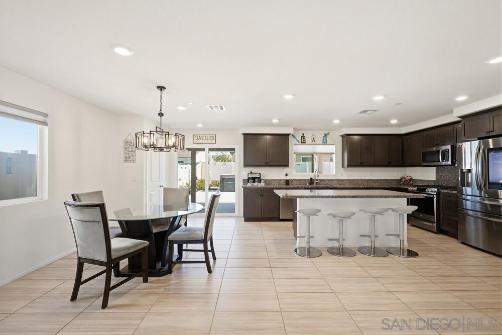 Detail Gallery Image 9 of 55 For 32046  Prairie Crossing Dr, Winchester,  CA 92596 - 4 Beds | 3 Baths