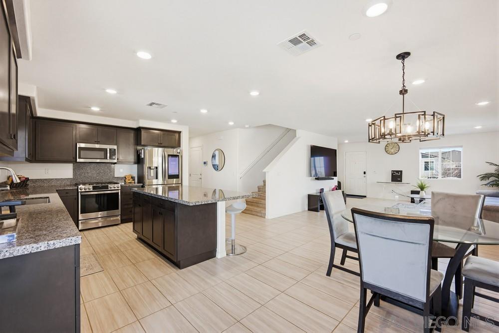 Detail Gallery Image 12 of 55 For 32046  Prairie Crossing Dr, Winchester,  CA 92596 - 4 Beds | 3 Baths