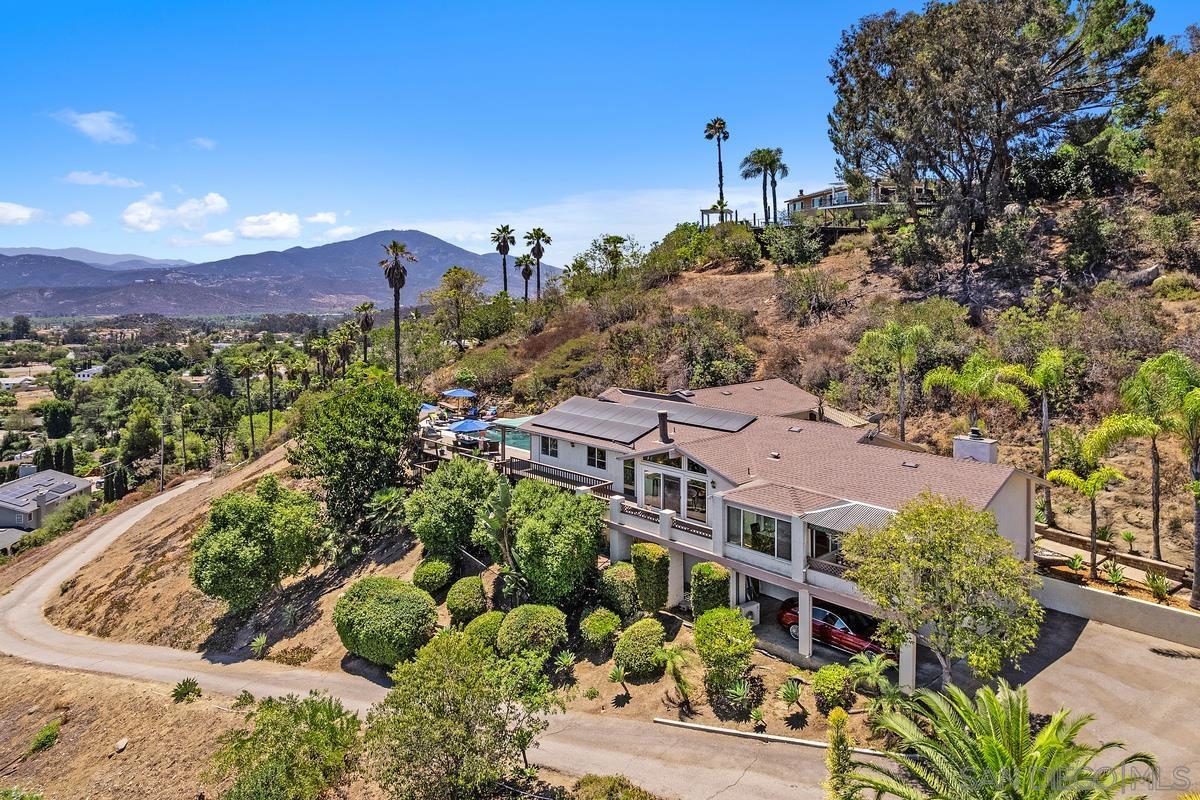 Detail Gallery Image 2 of 48 For 11651  Shadowglen Road, El Cajon,  CA 92020 - 6 Beds | 4 Baths