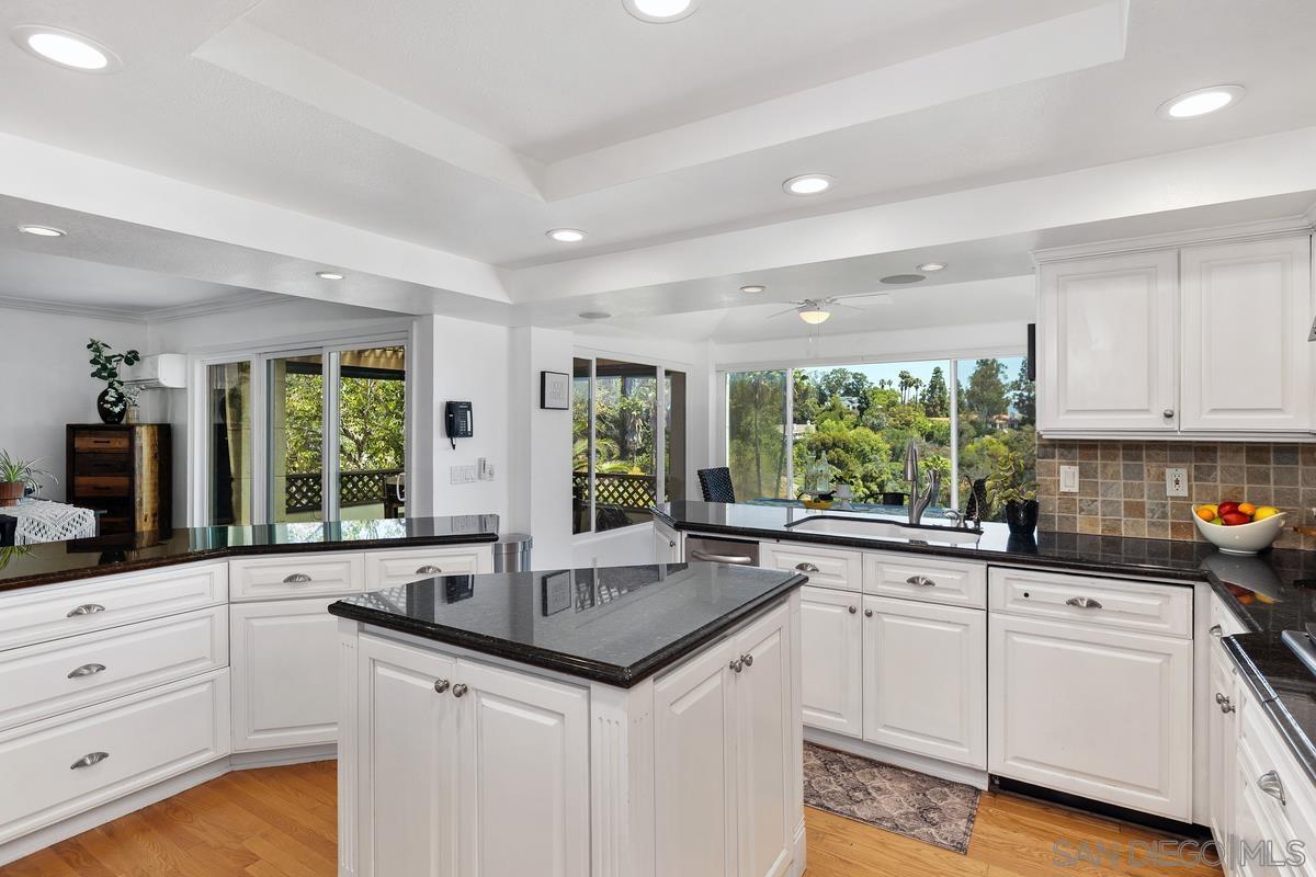 Detail Gallery Image 13 of 48 For 11651  Shadowglen Road, El Cajon,  CA 92020 - 6 Beds | 4 Baths