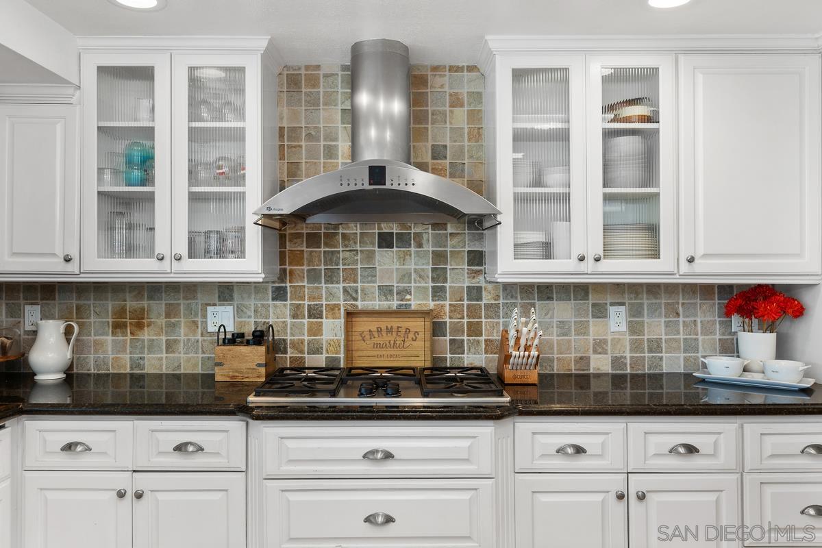 Detail Gallery Image 14 of 48 For 11651  Shadowglen Road, El Cajon,  CA 92020 - 6 Beds | 4 Baths