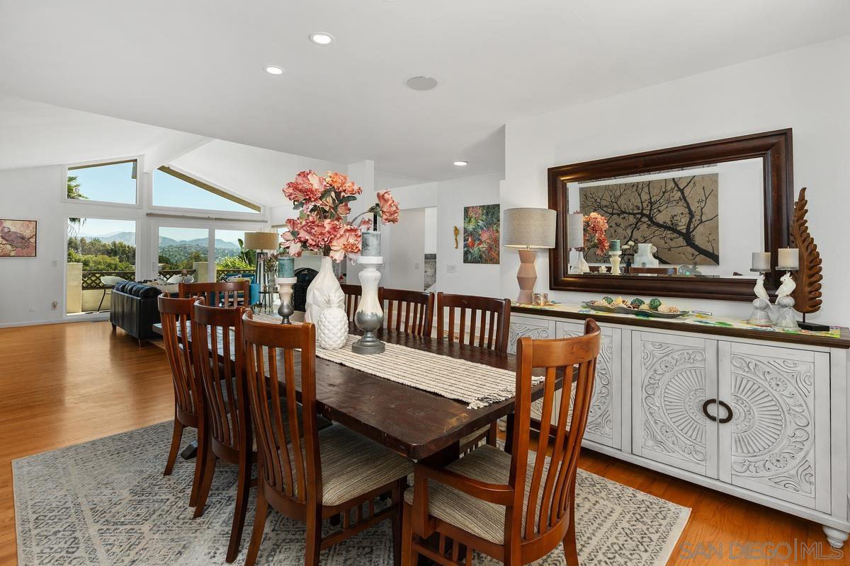 Detail Gallery Image 7 of 48 For 11651  Shadowglen Road, El Cajon,  CA 92020 - 6 Beds | 4 Baths