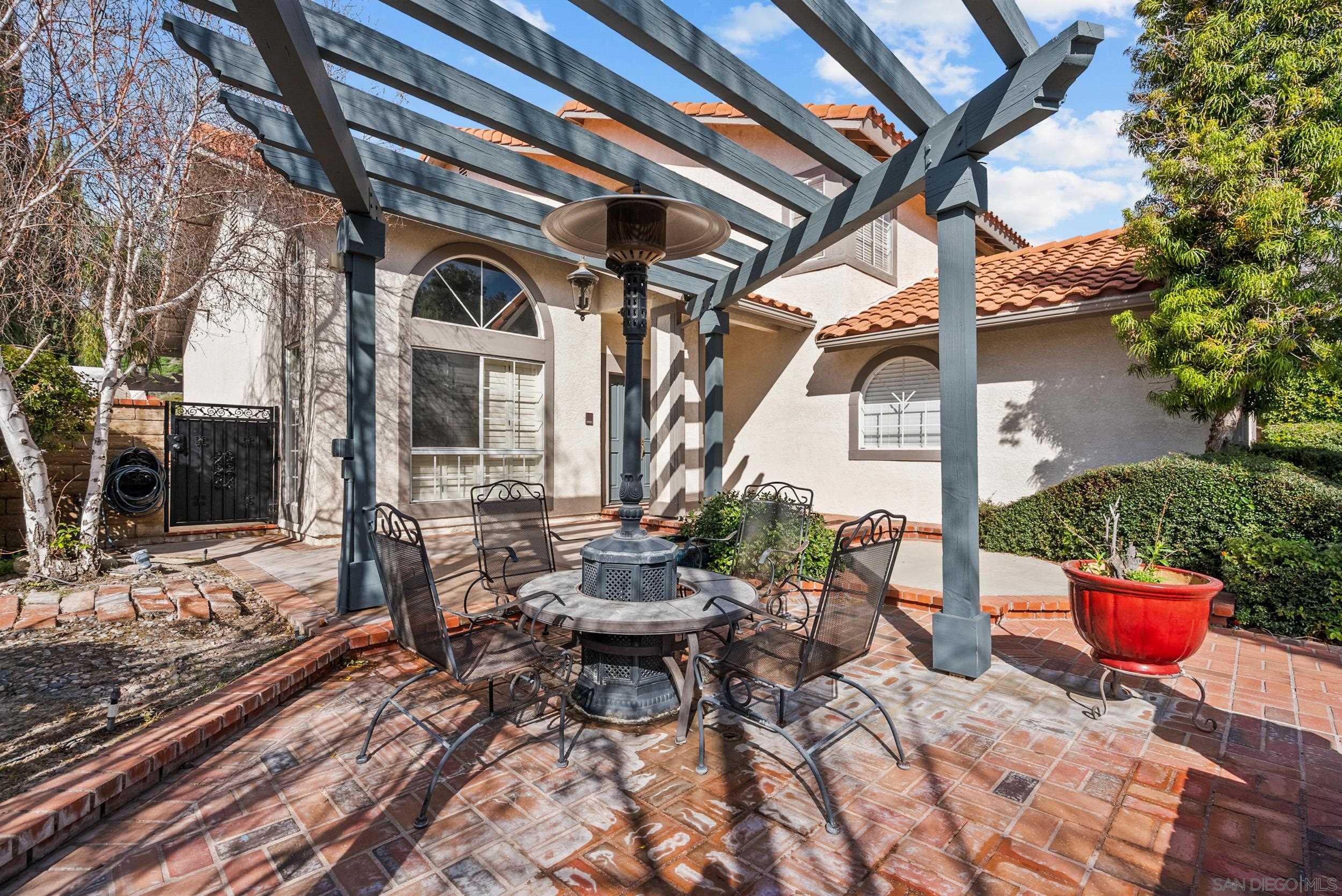 Detail Gallery Image 6 of 59 For 28885  Shadow Valley Ln, Santa Clarita,  CA 91390 - 4 Beds | 3 Baths