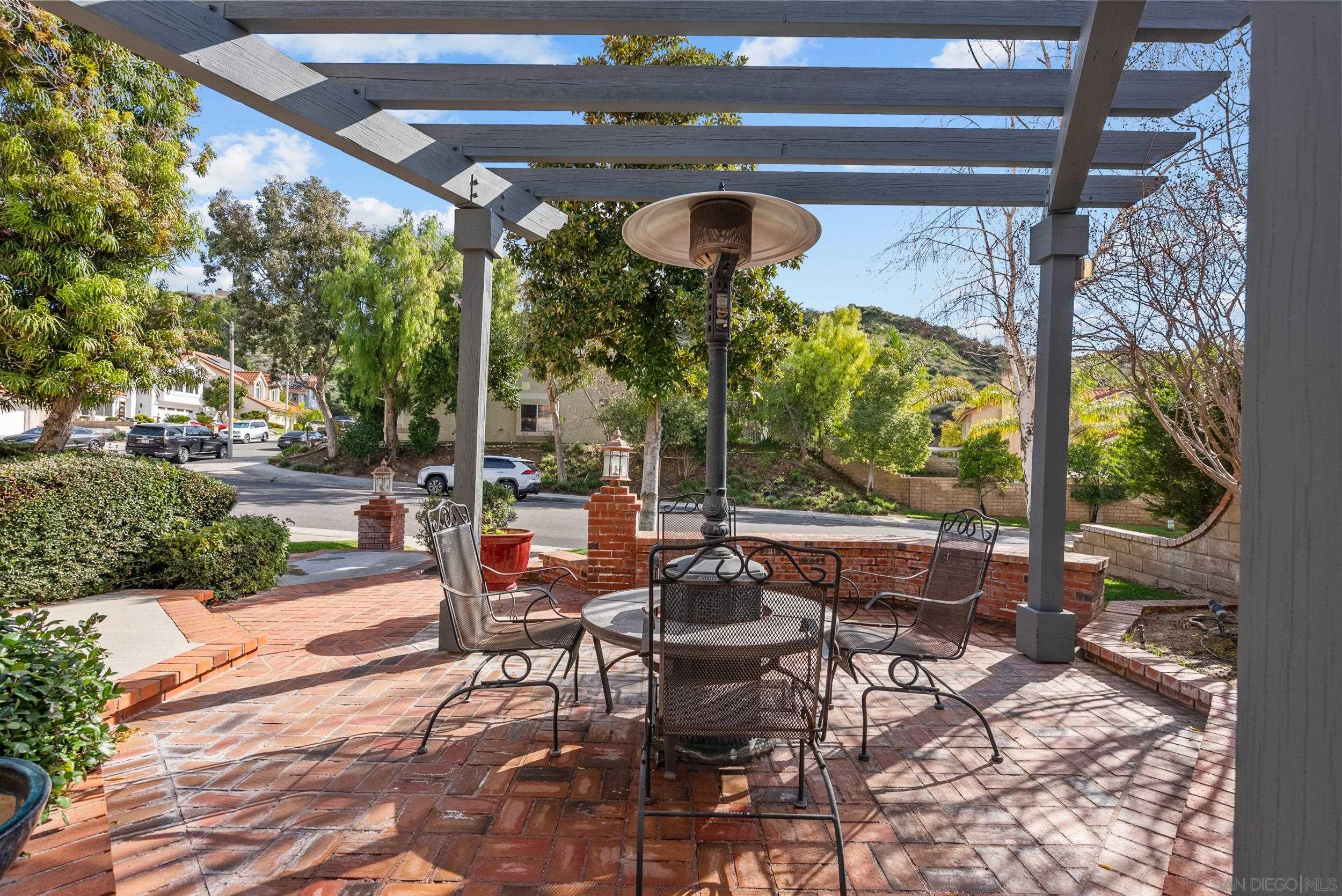 Detail Gallery Image 7 of 59 For 28885  Shadow Valley Ln, Santa Clarita,  CA 91390 - 4 Beds | 3 Baths