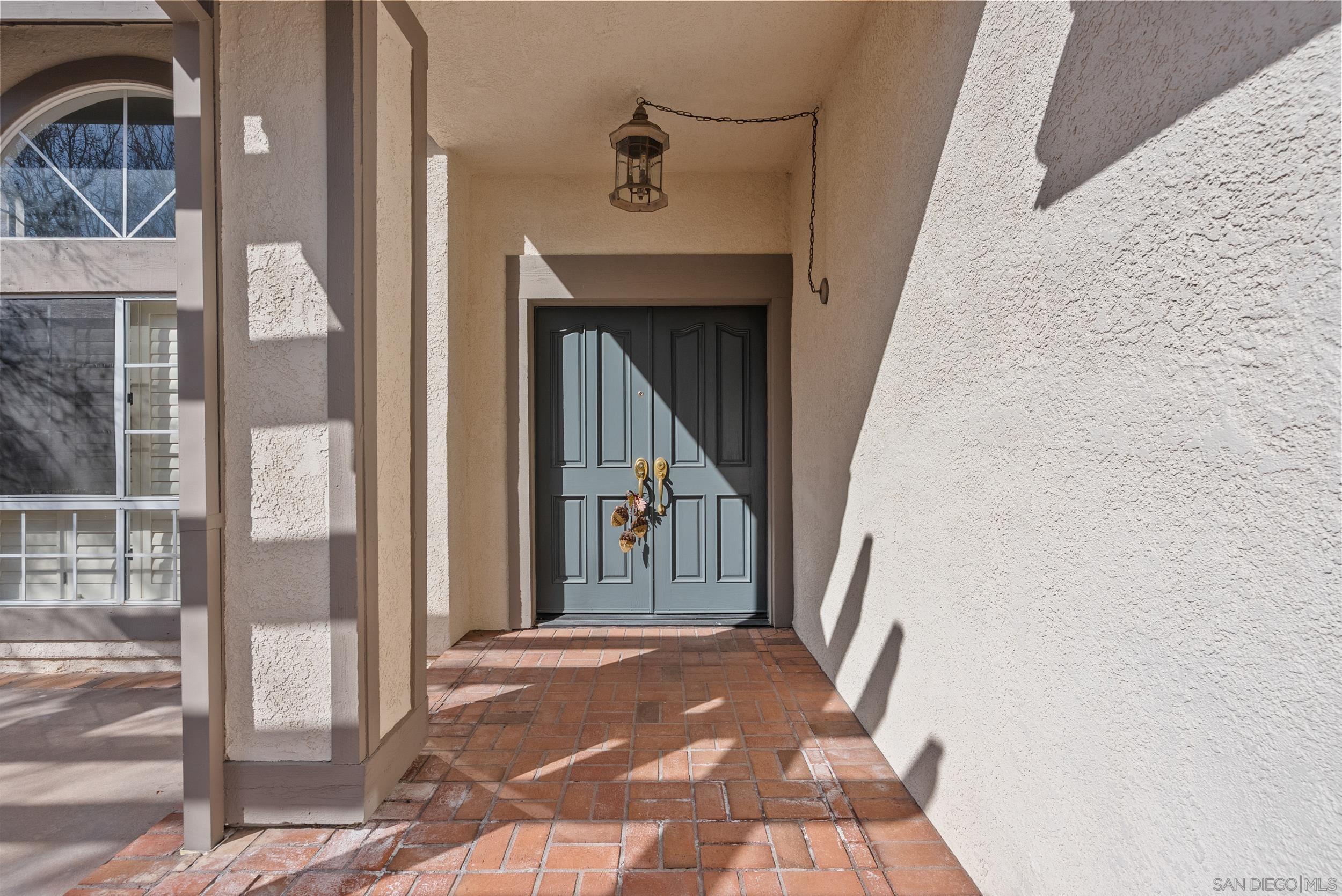 Detail Gallery Image 8 of 59 For 28885  Shadow Valley Ln, Santa Clarita,  CA 91390 - 4 Beds | 3 Baths