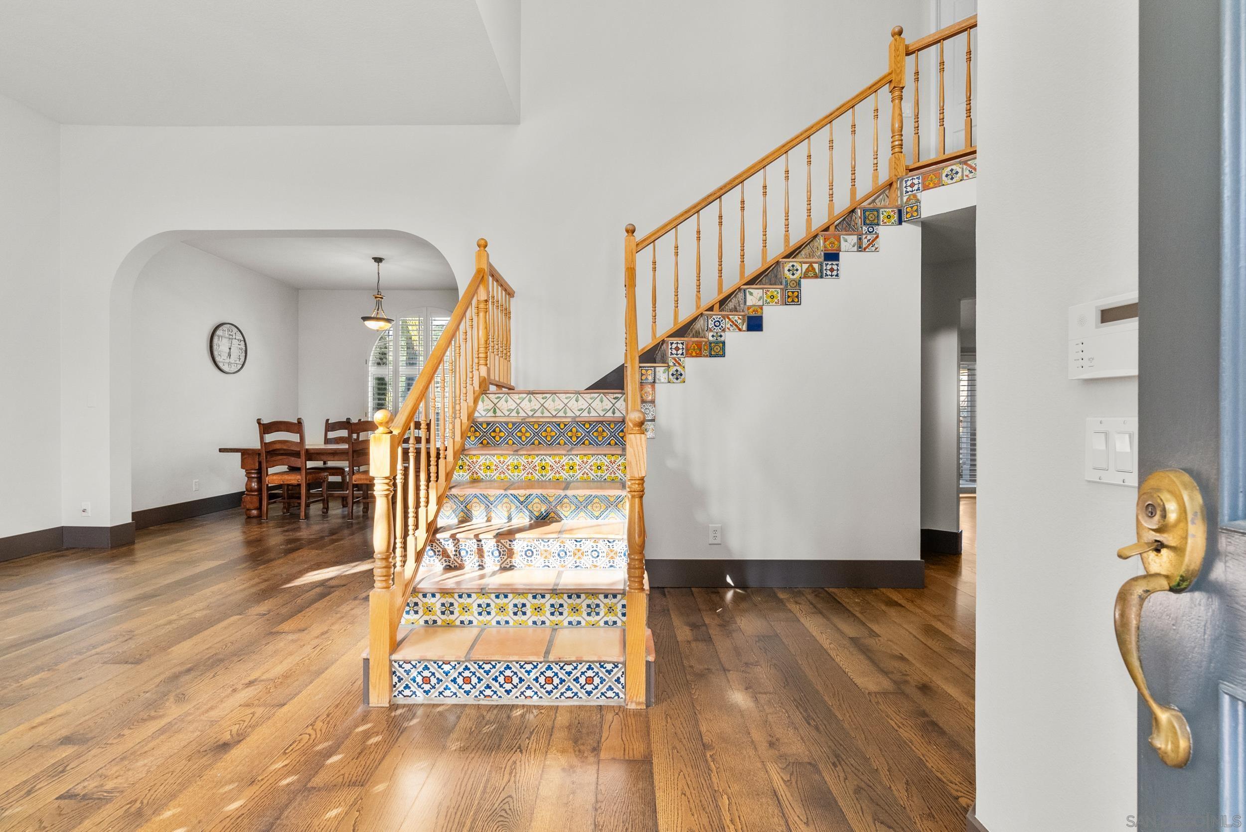 Detail Gallery Image 9 of 59 For 28885  Shadow Valley Ln, Santa Clarita,  CA 91390 - 4 Beds | 3 Baths