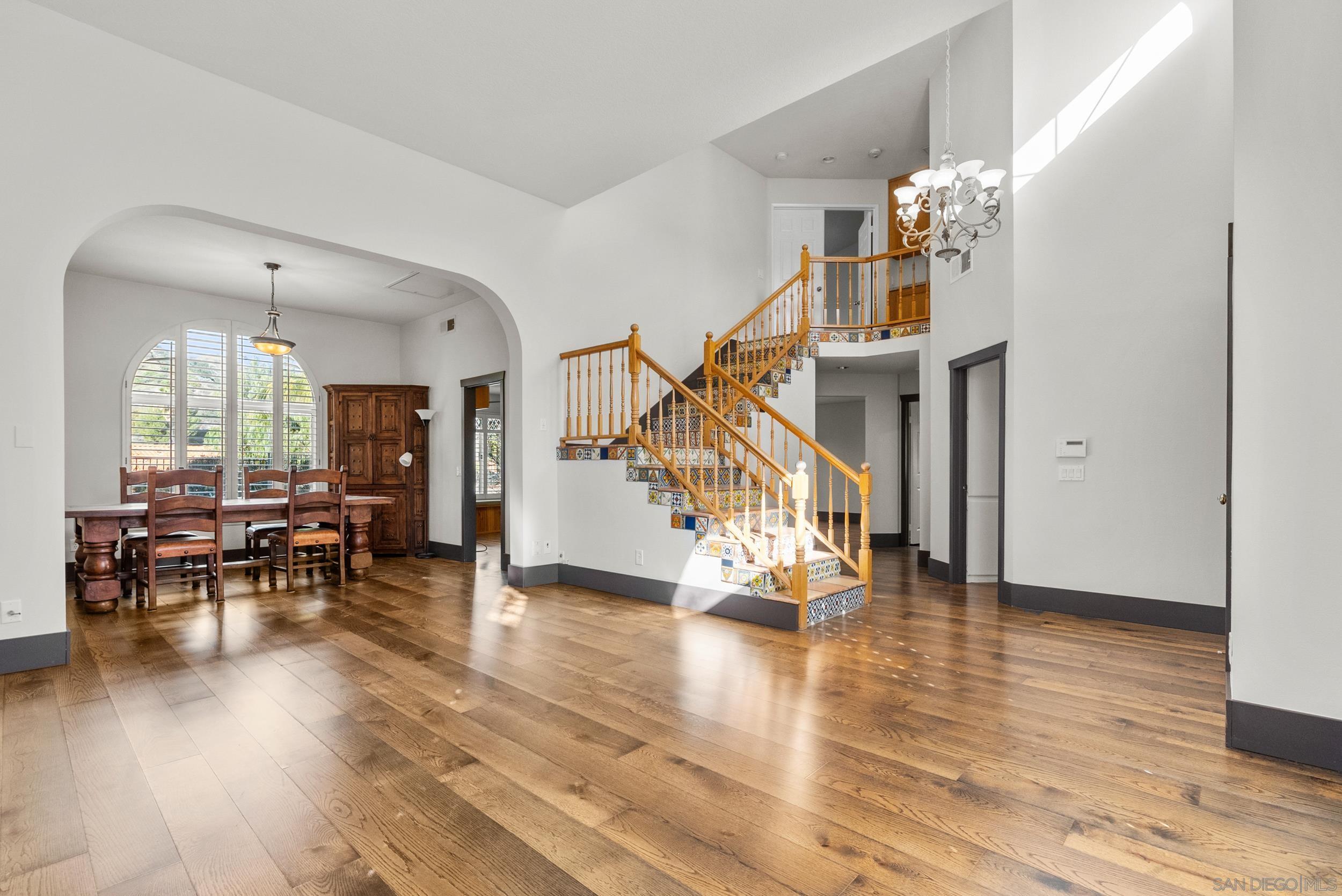 Detail Gallery Image 12 of 59 For 28885  Shadow Valley Ln, Santa Clarita,  CA 91390 - 4 Beds | 3 Baths