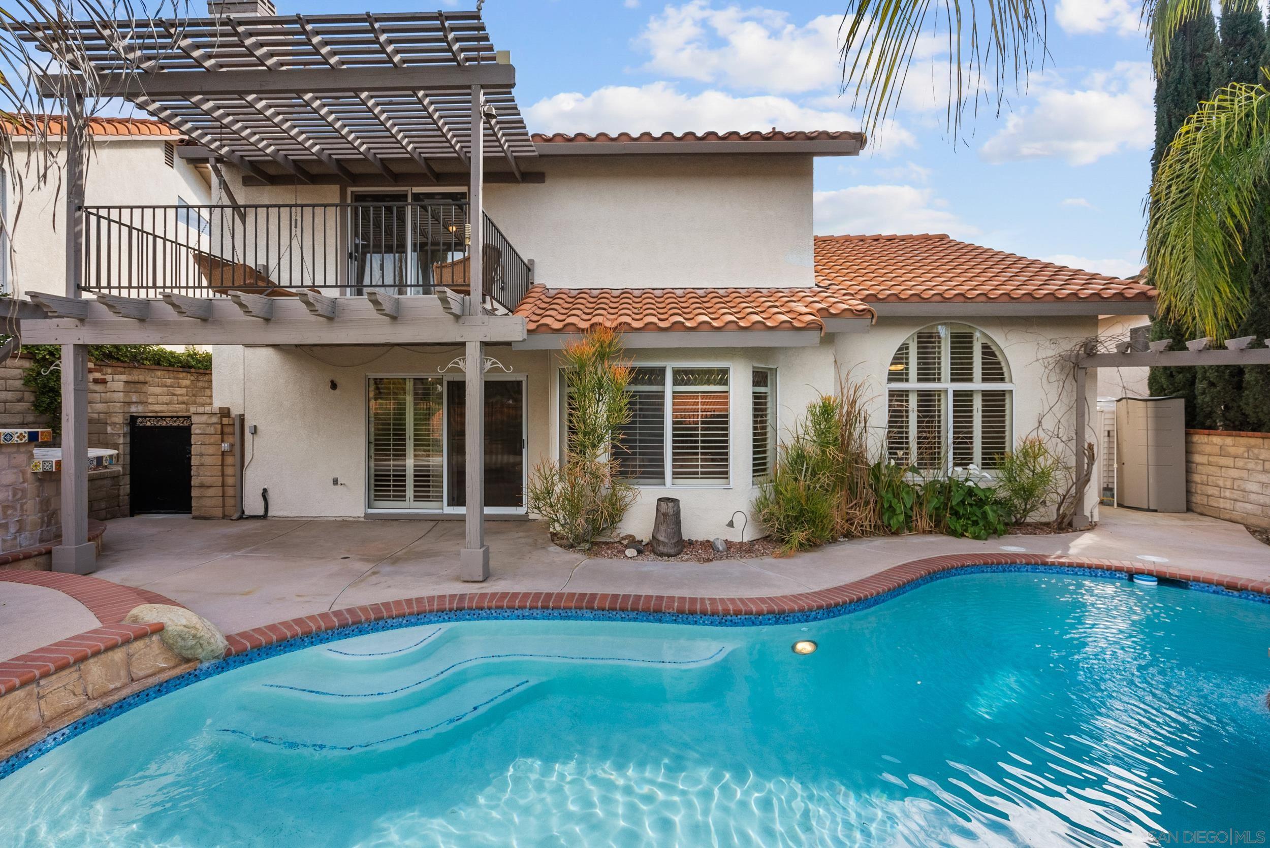 Detail Gallery Image 3 of 59 For 28885  Shadow Valley Ln, Santa Clarita,  CA 91390 - 4 Beds | 3 Baths