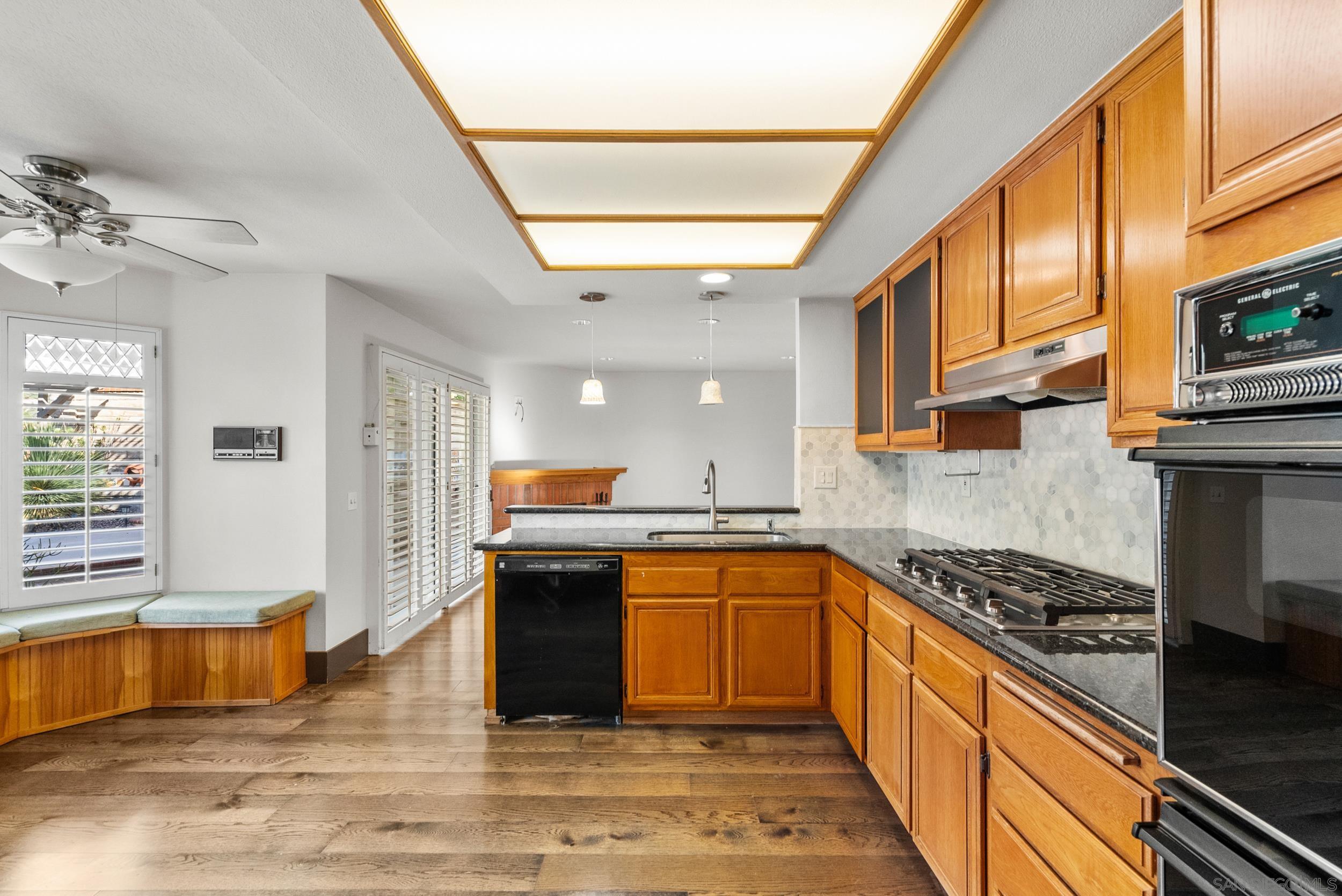 Detail Gallery Image 24 of 59 For 28885  Shadow Valley Ln, Santa Clarita,  CA 91390 - 4 Beds | 3 Baths