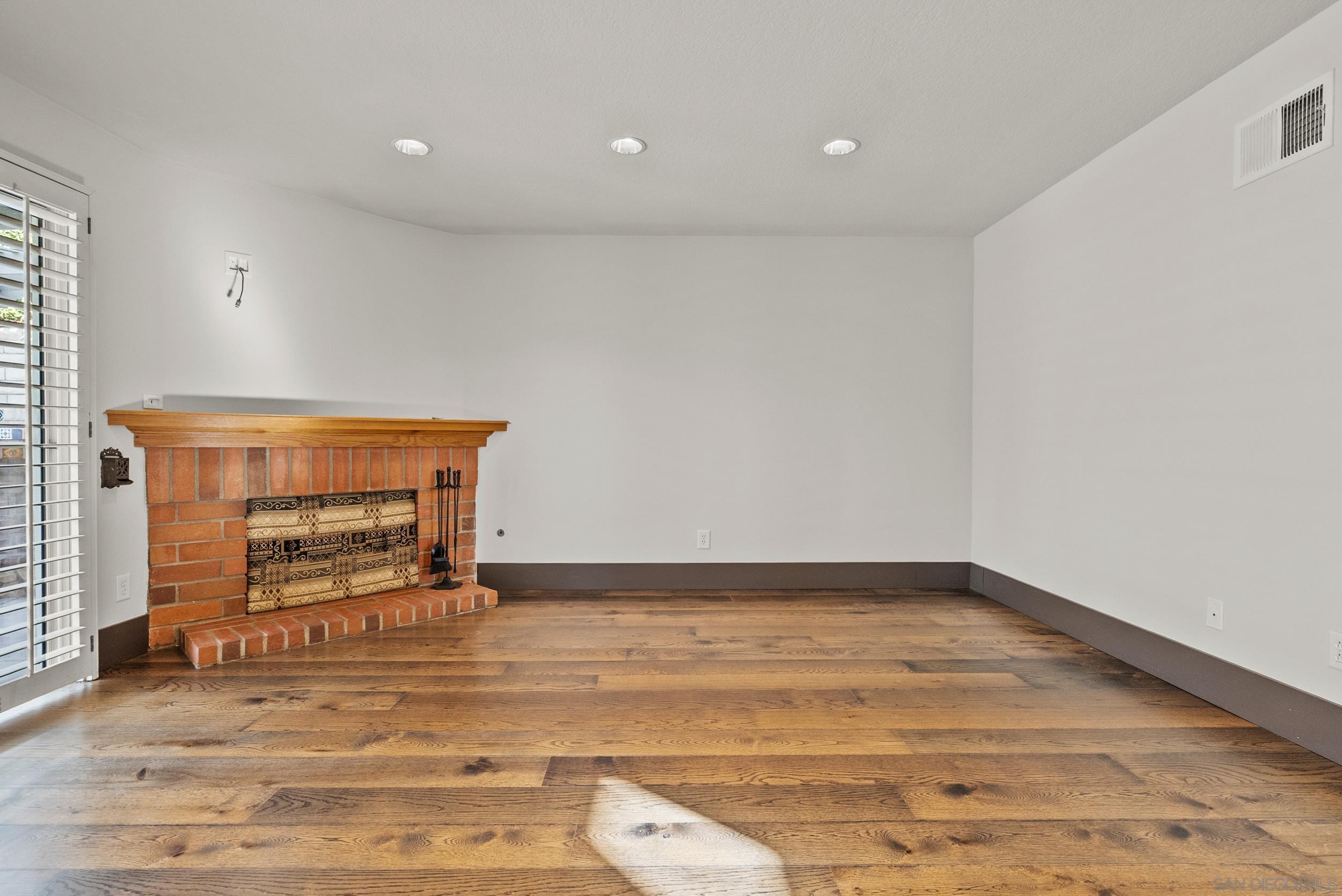 Detail Gallery Image 29 of 59 For 28885  Shadow Valley Ln, Santa Clarita,  CA 91390 - 4 Beds | 3 Baths