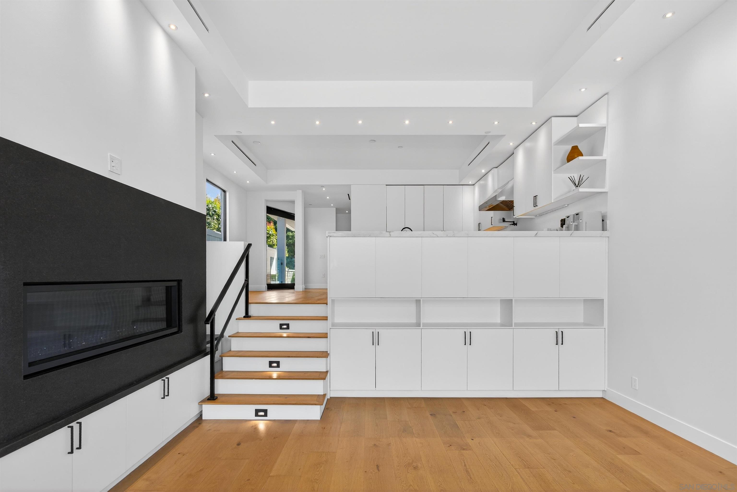 Detail Gallery Image 11 of 19 For 746  Bonair St, La Jolla,  CA 92037 - 3 Beds | 2/1 Baths