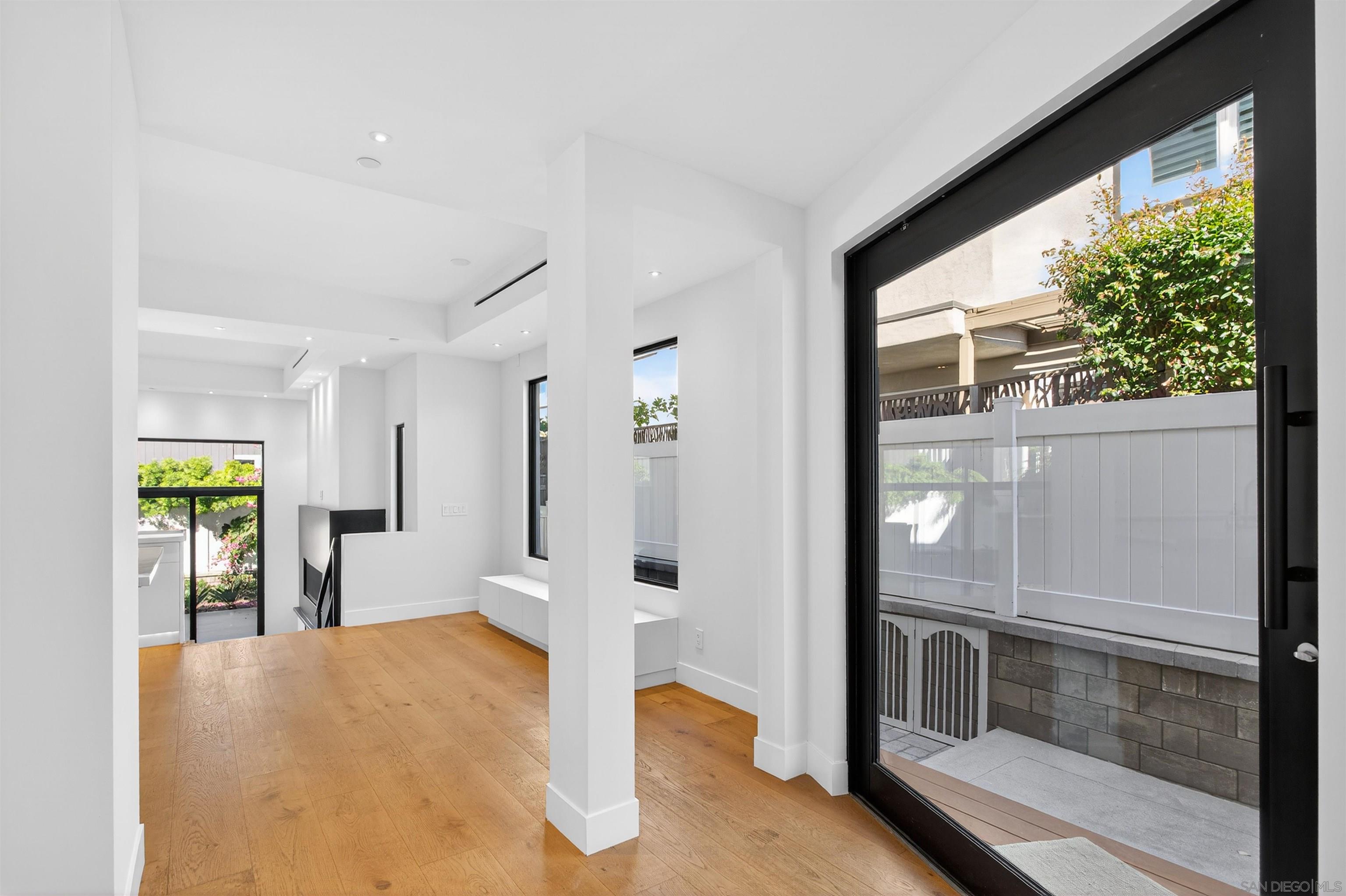 Detail Gallery Image 5 of 19 For 746  Bonair St, La Jolla,  CA 92037 - 3 Beds | 2/1 Baths