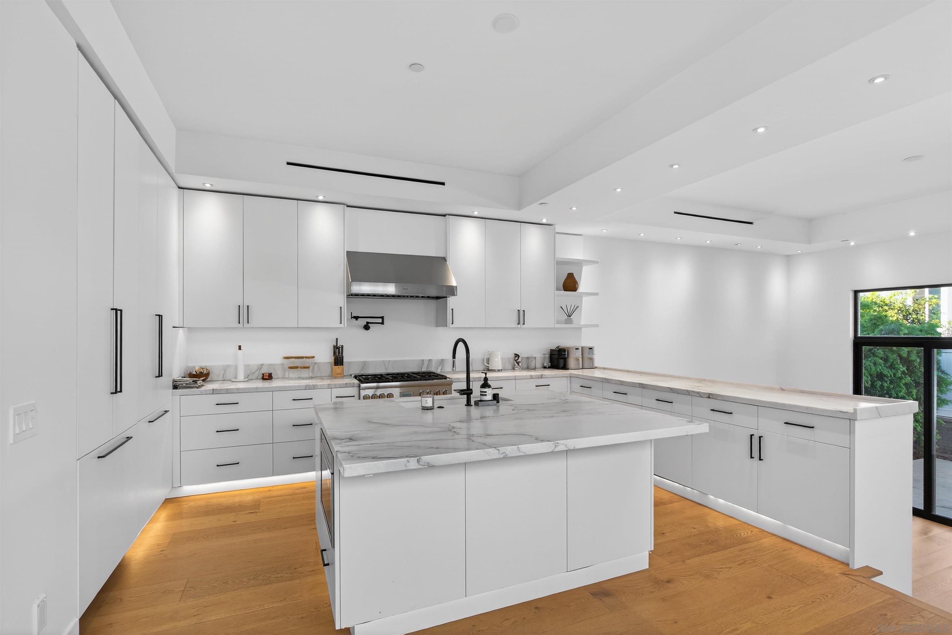 Detail Gallery Image 9 of 19 For 746  Bonair St, La Jolla,  CA 92037 - 3 Beds | 2/1 Baths