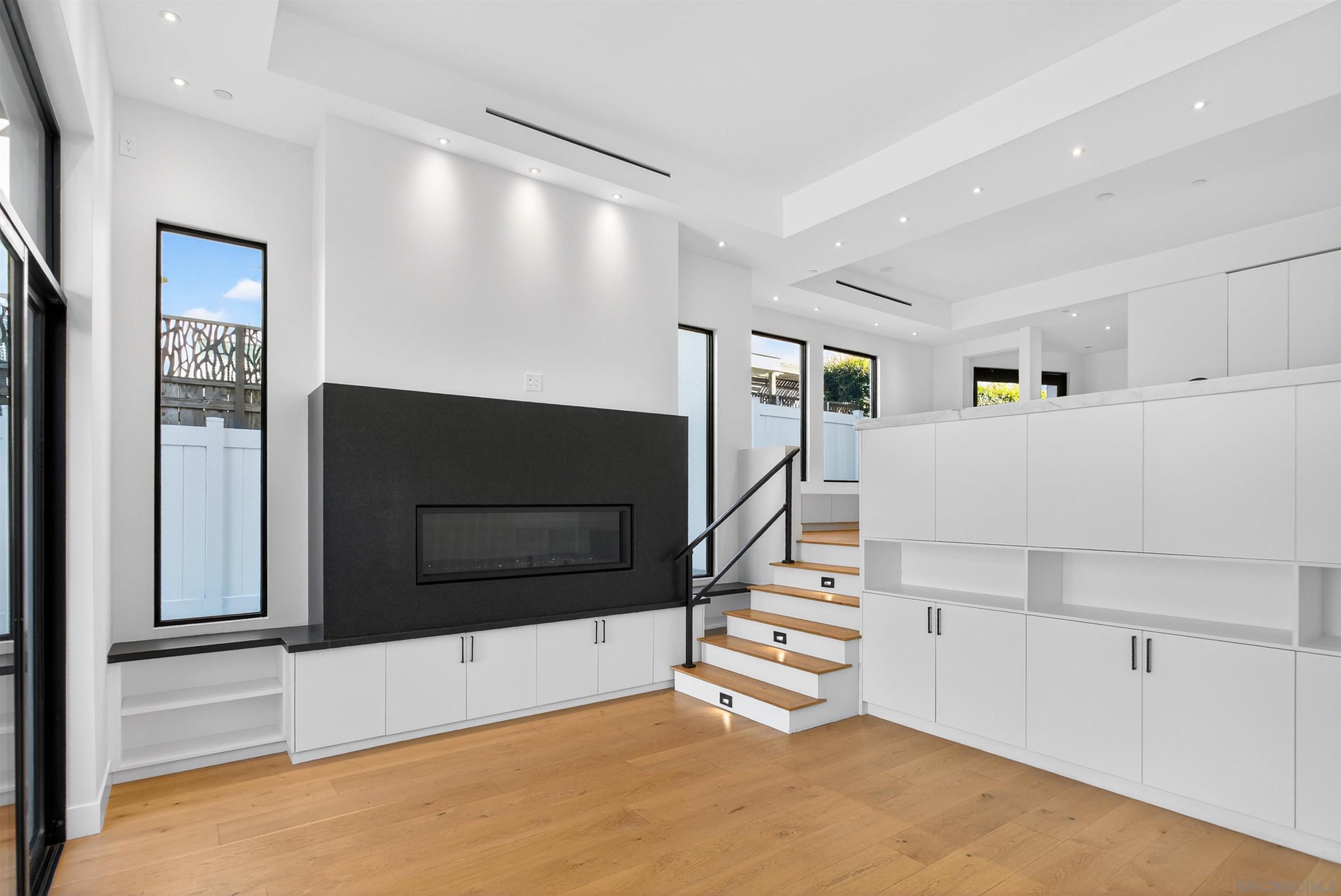 Detail Gallery Image 10 of 19 For 746  Bonair St, La Jolla,  CA 92037 - 3 Beds | 2/1 Baths