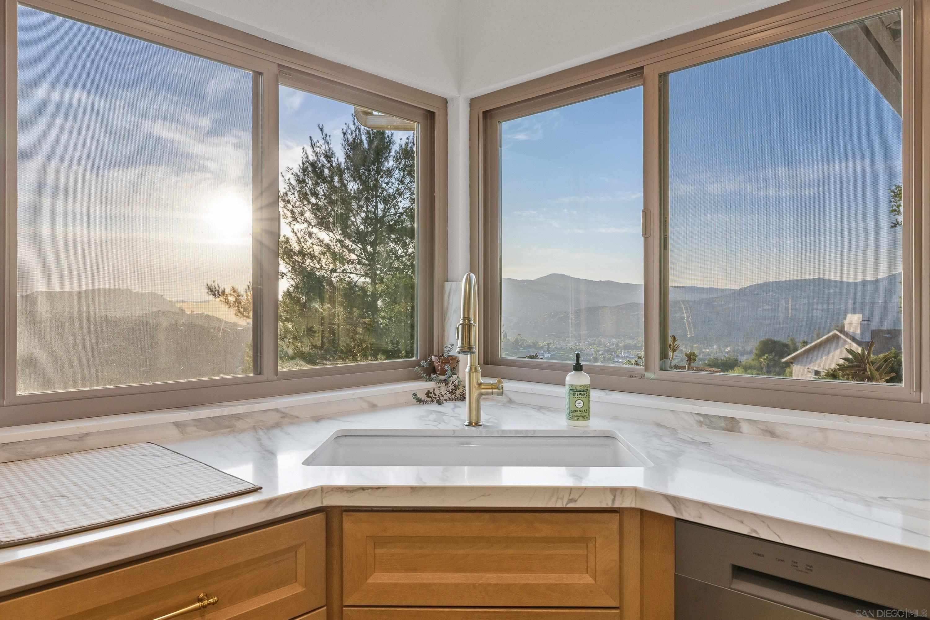 Detail Gallery Image 6 of 75 For 1259  Alpine Estates Pl, Alpine,  CA 91901 - 4 Beds | 2 Baths