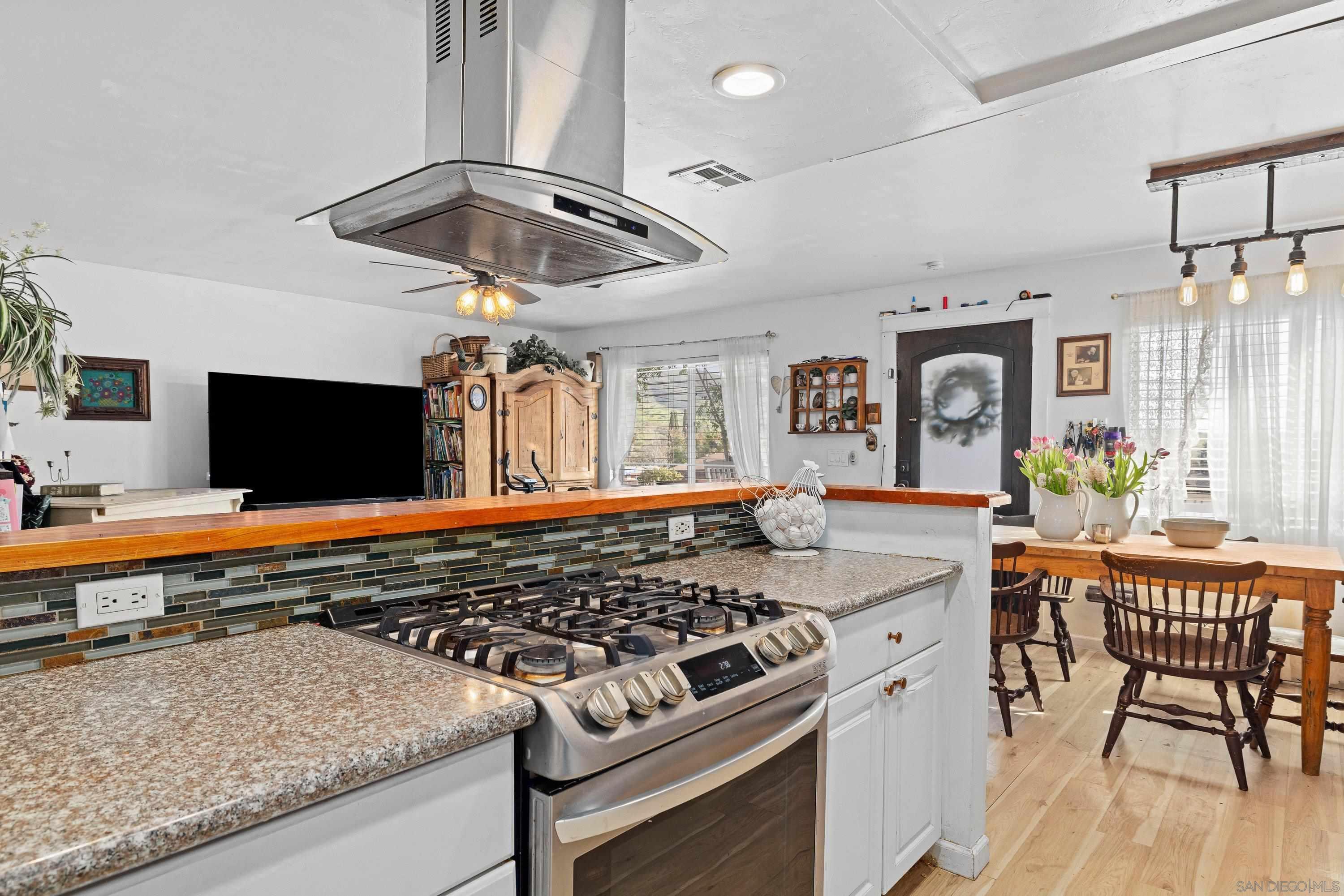 Detail Gallery Image 13 of 30 For 9750  Ivanho St, Spring Valley,  CA 91977 - 4 Beds | 2 Baths