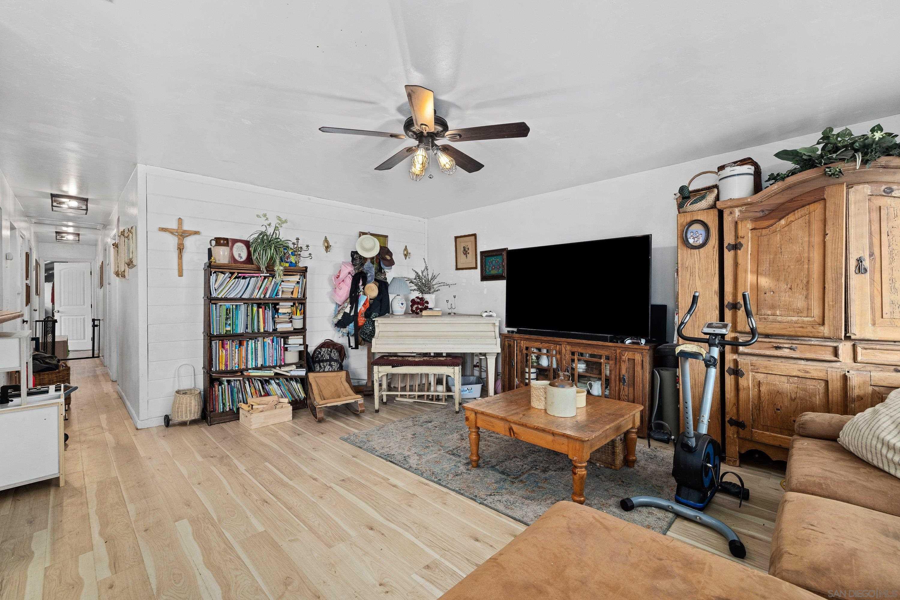 Detail Gallery Image 6 of 30 For 9750  Ivanho St, Spring Valley,  CA 91977 - 4 Beds | 2 Baths