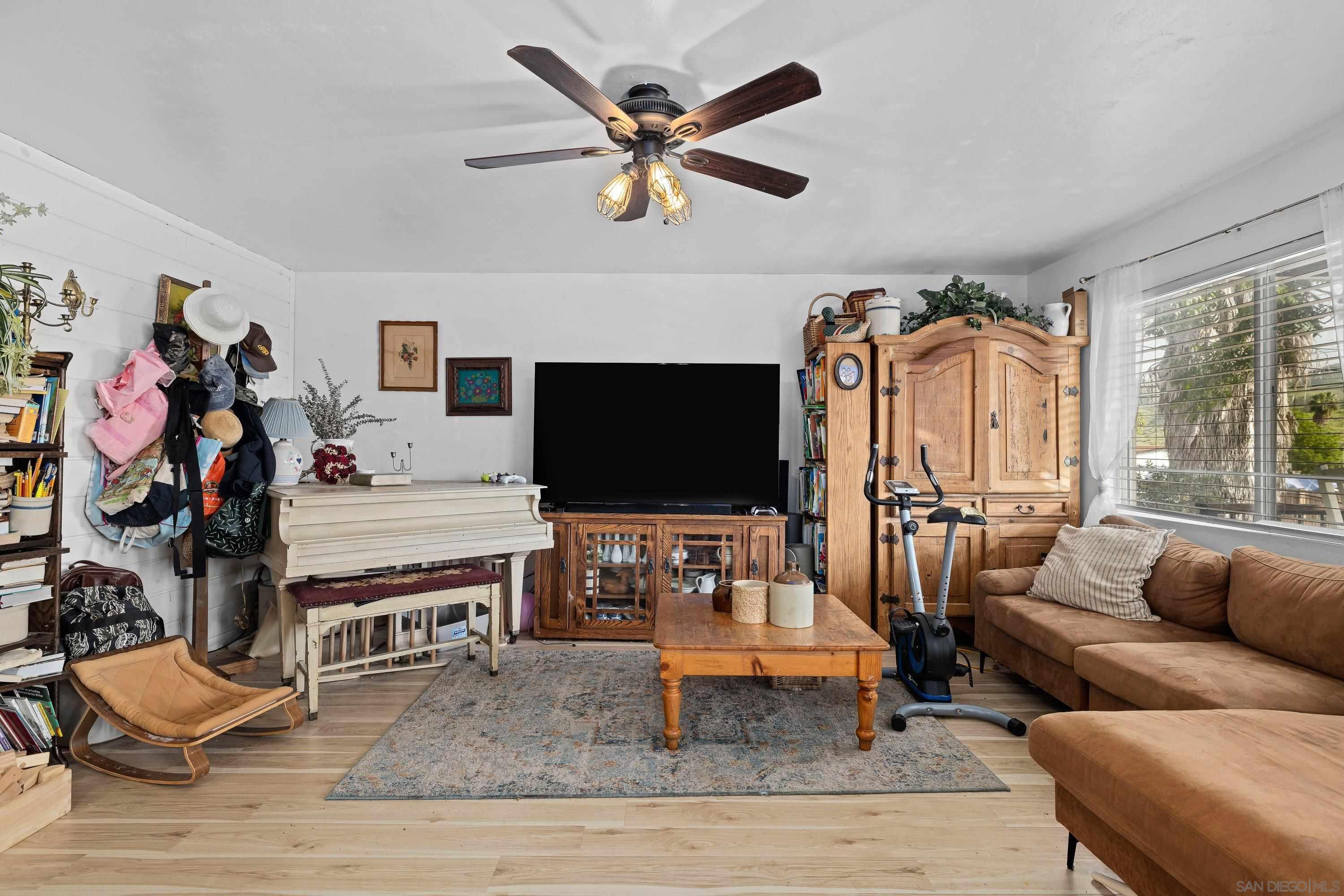 Detail Gallery Image 8 of 30 For 9750  Ivanho St, Spring Valley,  CA 91977 - 4 Beds | 2 Baths