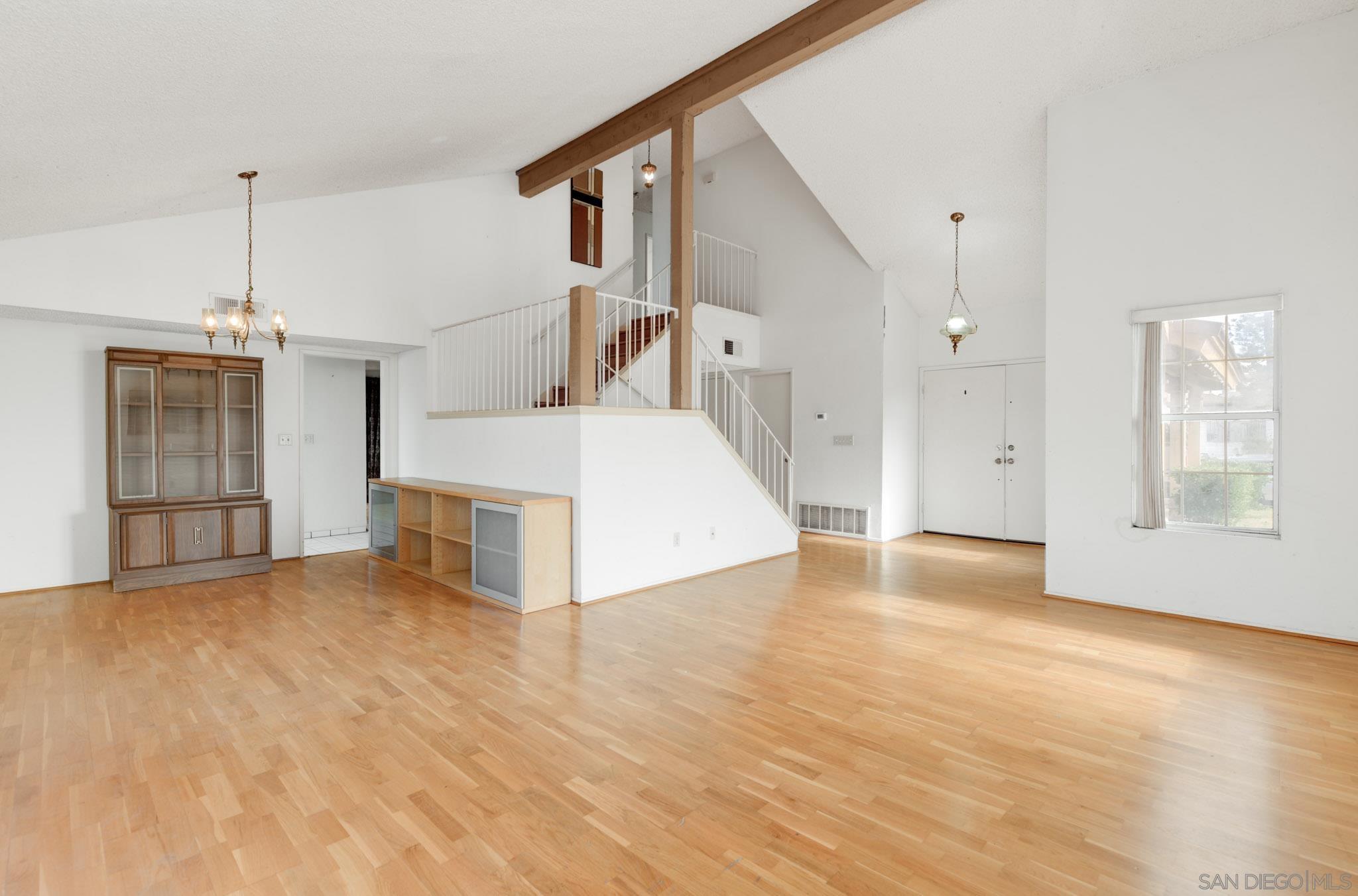 Front Image Thumbnail for SD260003120