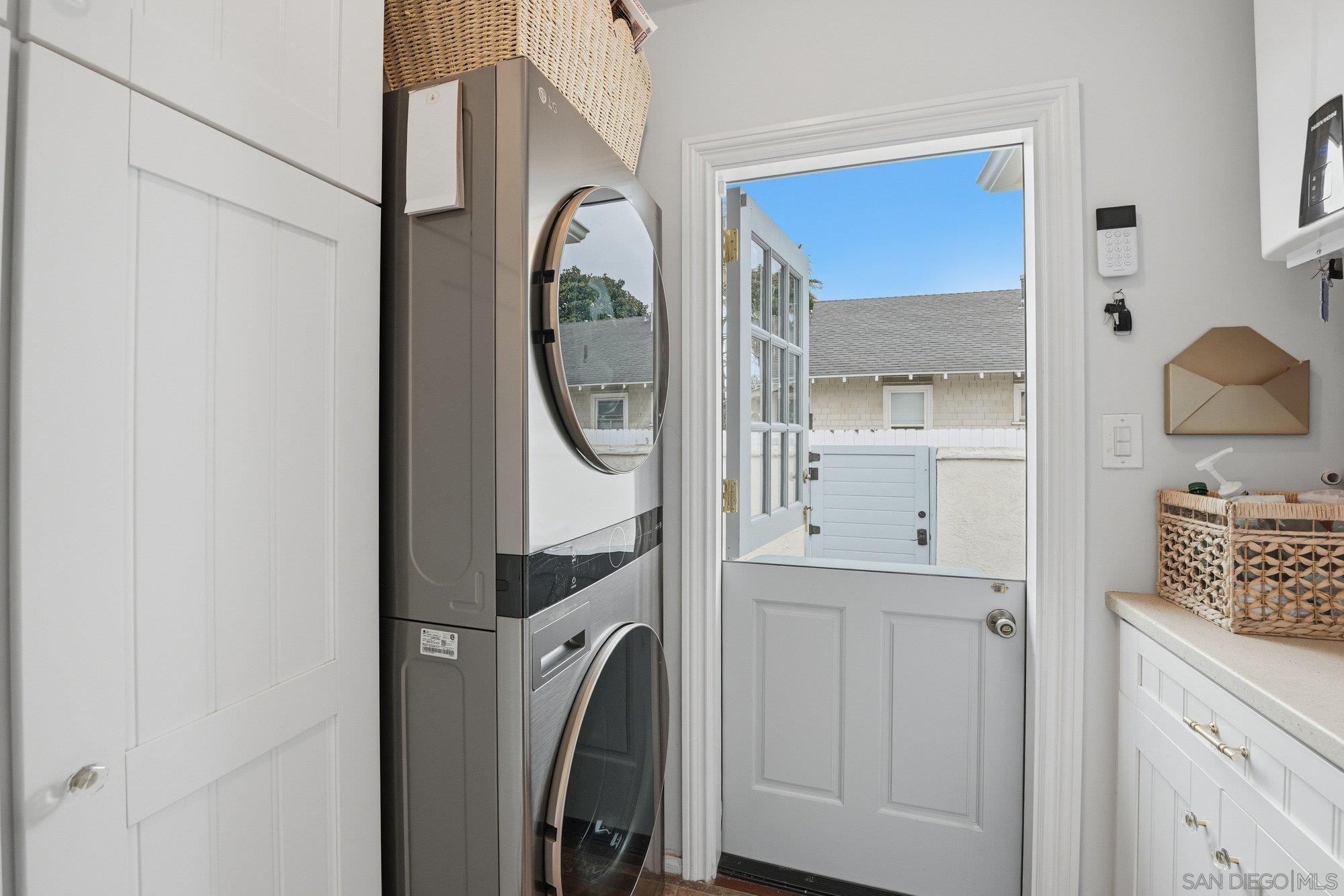 Detail Gallery Image 11 of 24 For 1210  3rd Street, Coronado,  CA 92118 - 3 Beds | 2 Baths