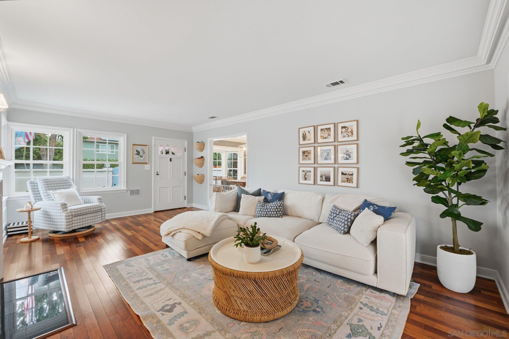 Detail Gallery Image 5 of 24 For 1210  3rd Street, Coronado,  CA 92118 - 3 Beds | 2 Baths