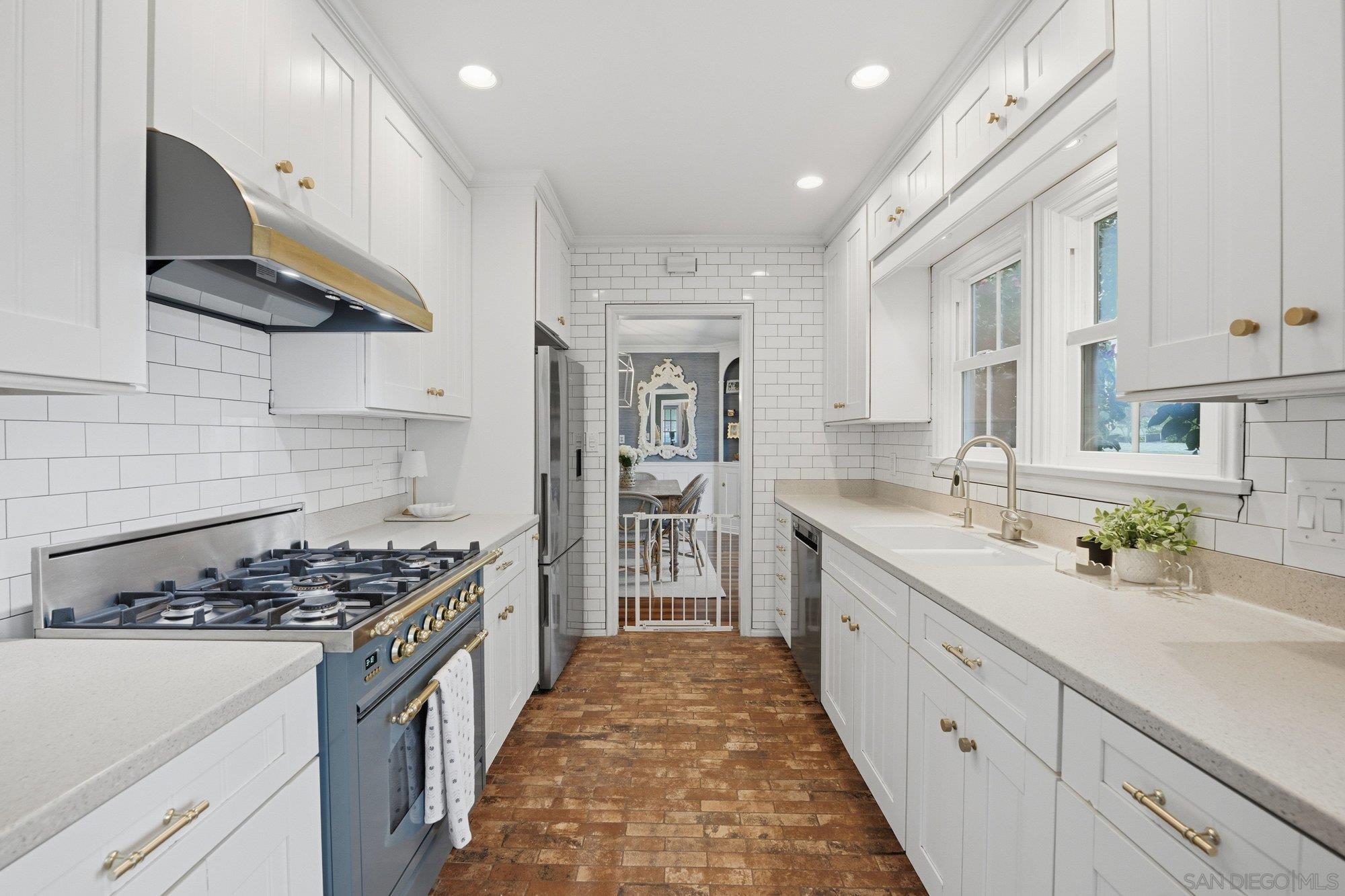 Detail Gallery Image 8 of 24 For 1210  3rd Street, Coronado,  CA 92118 - 3 Beds | 2 Baths