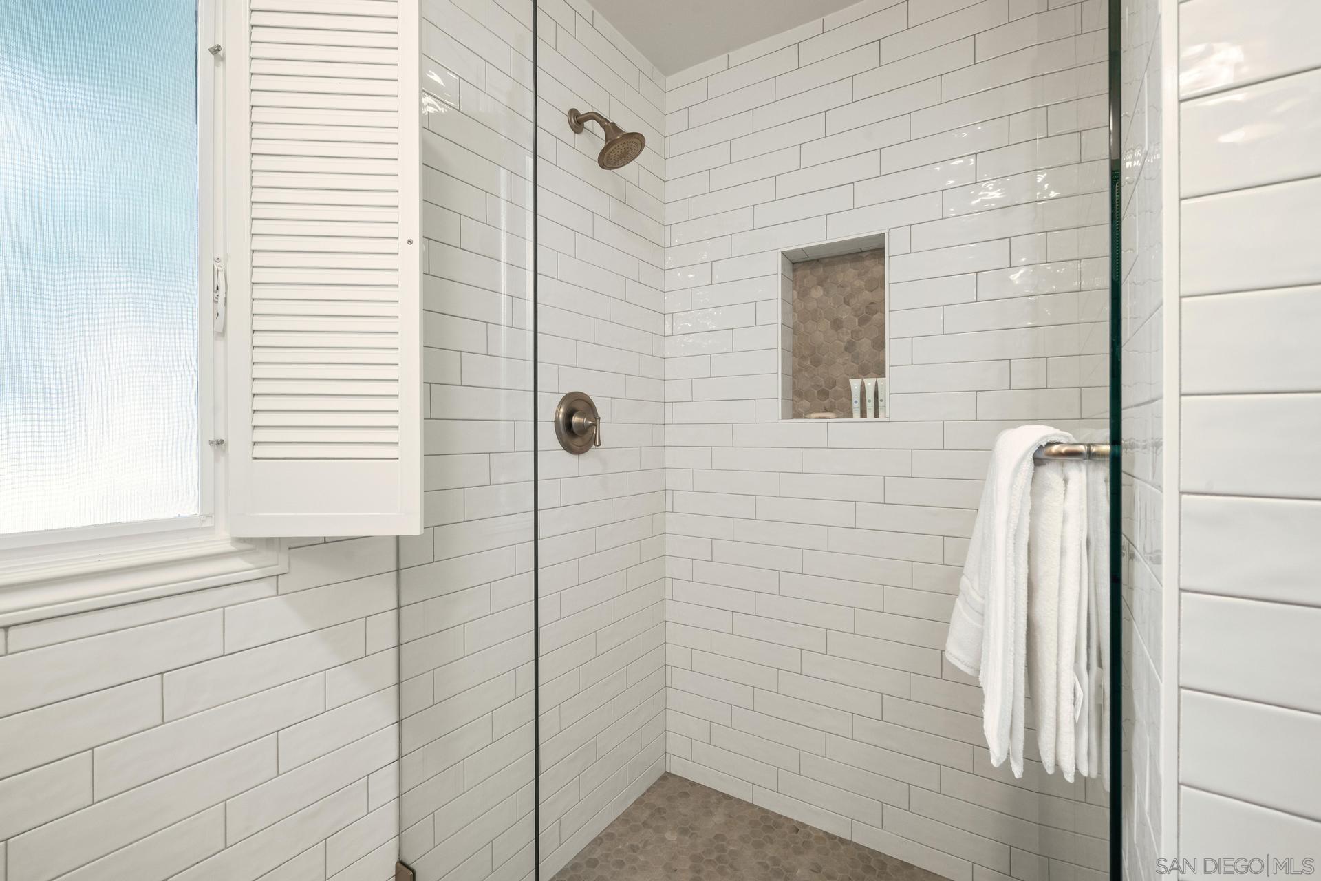 Detail Gallery Image 39 of 75 For 7201  Country Club Drive, La Jolla,  CA 92037 - 4 Beds | 3 Baths