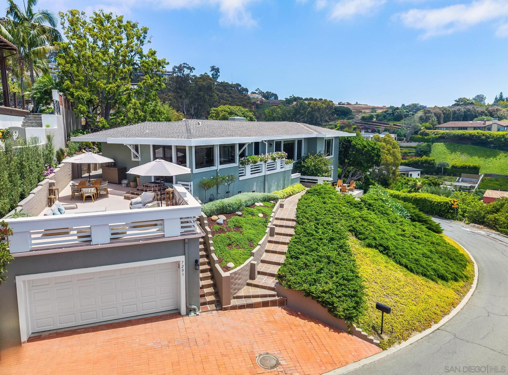 Detail Gallery Image 6 of 75 For 7201  Country Club Drive, La Jolla,  CA 92037 - 4 Beds | 3 Baths