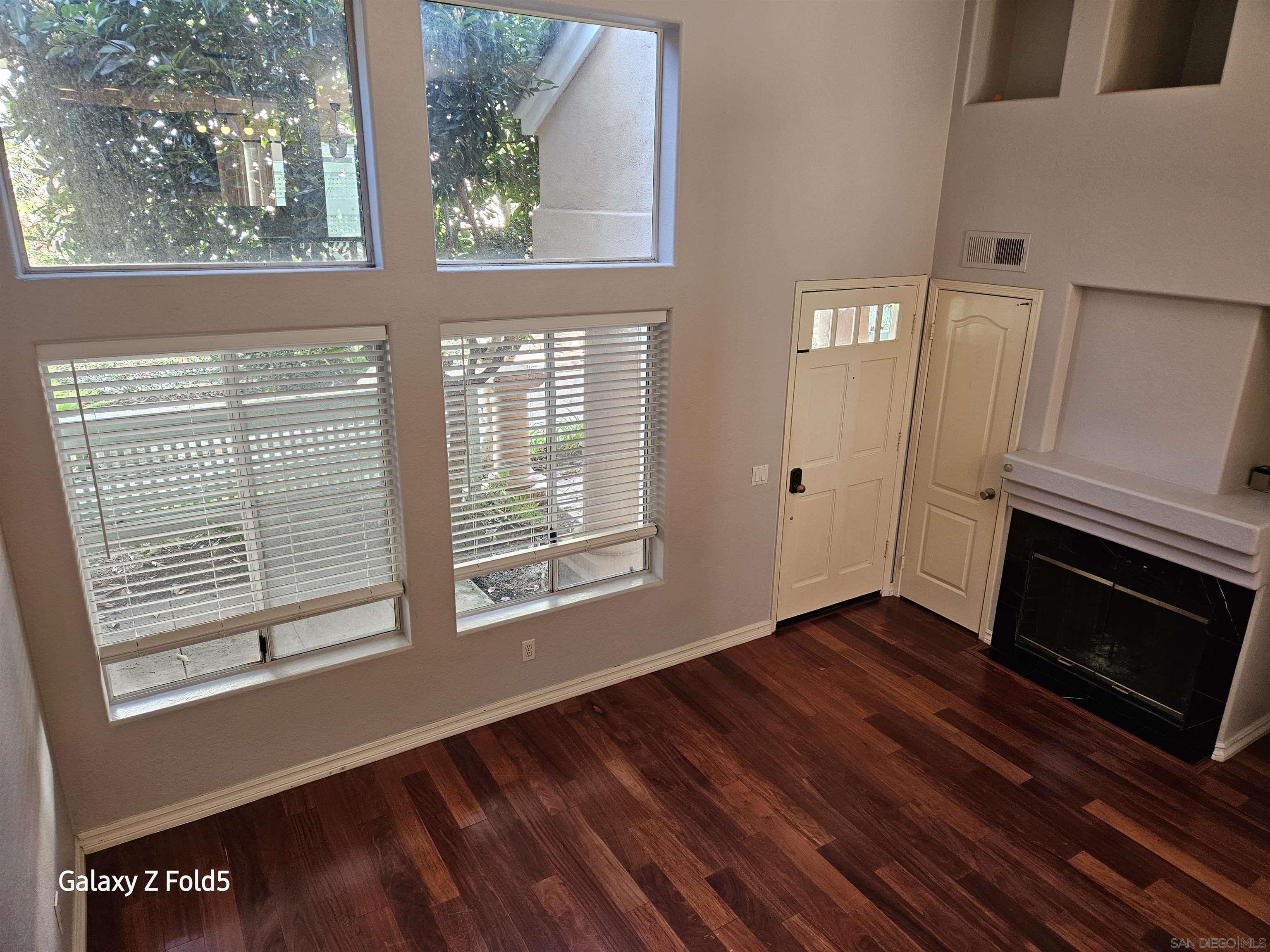 Detail Gallery Image 2 of 13 For ]12980  Carmel Creek Road, San Diego,  CA 92130 - 2 Beds | 2/1 Baths