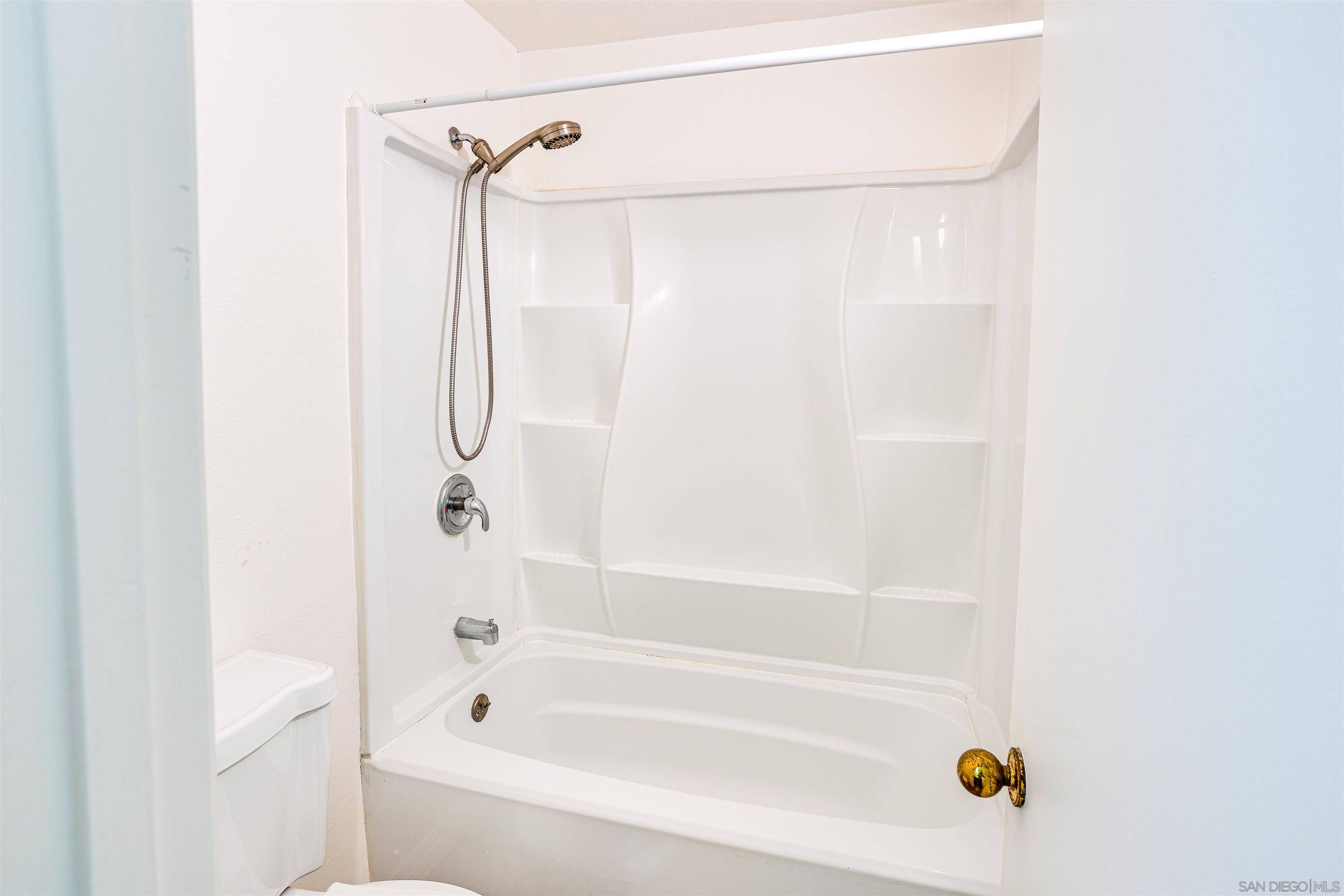 Detail Gallery Image 11 of 45 For 7565  Charmant Dr  507, San Diego,  CA 92122 - 2 Beds | 2 Baths