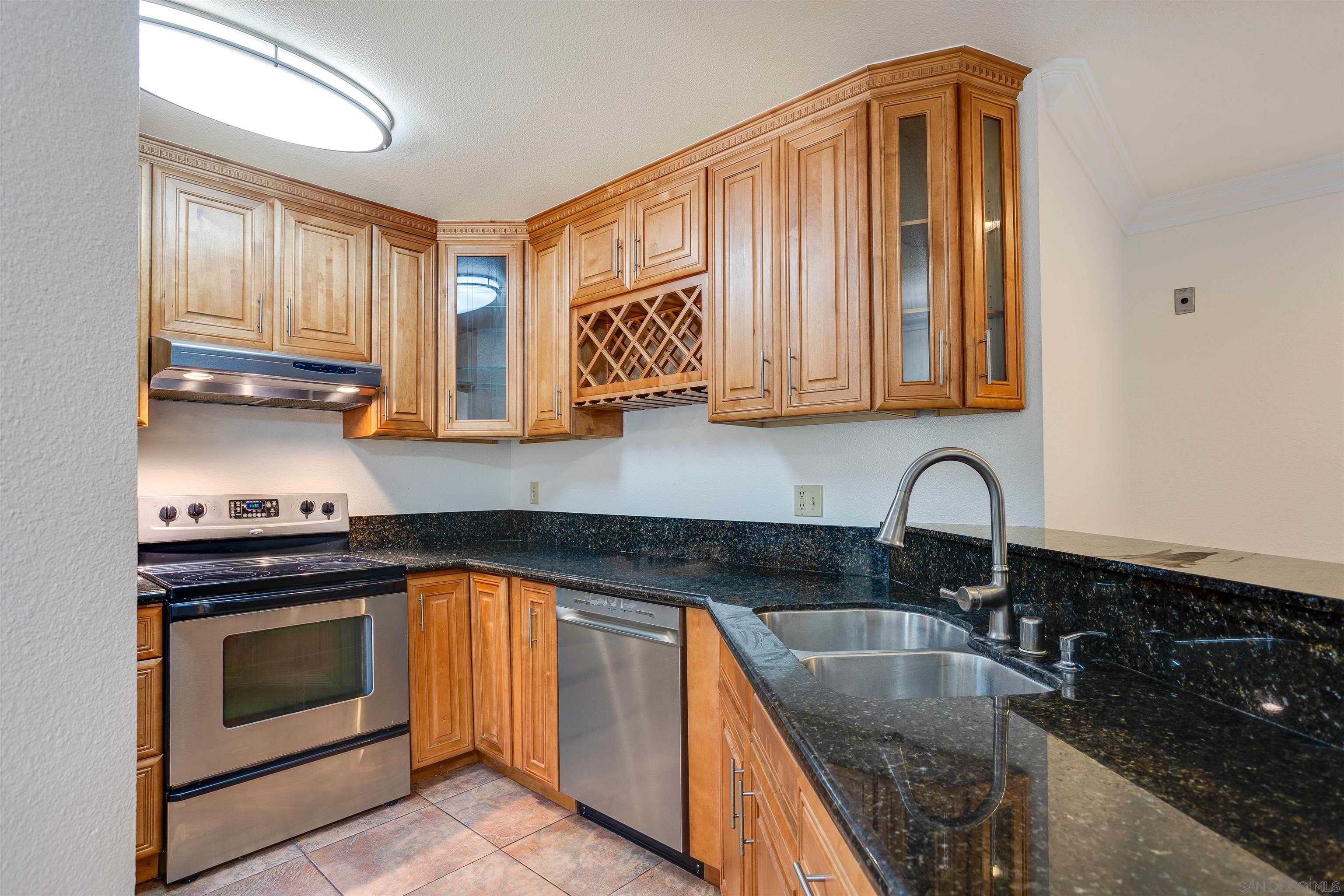 Detail Gallery Image 3 of 45 For 7565  Charmant Dr  507, San Diego,  CA 92122 - 2 Beds | 2 Baths