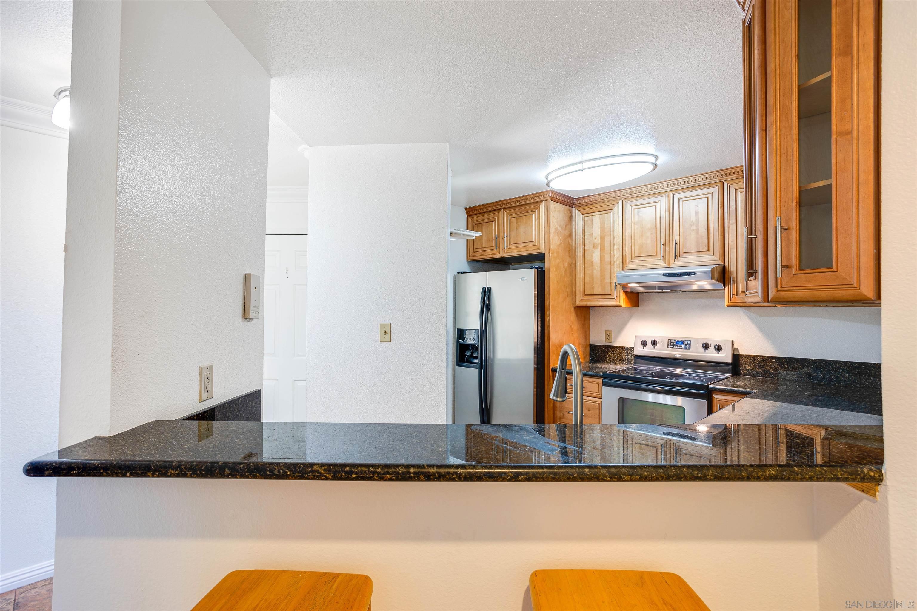 Detail Gallery Image 4 of 45 For 7565  Charmant Dr  507, San Diego,  CA 92122 - 2 Beds | 2 Baths