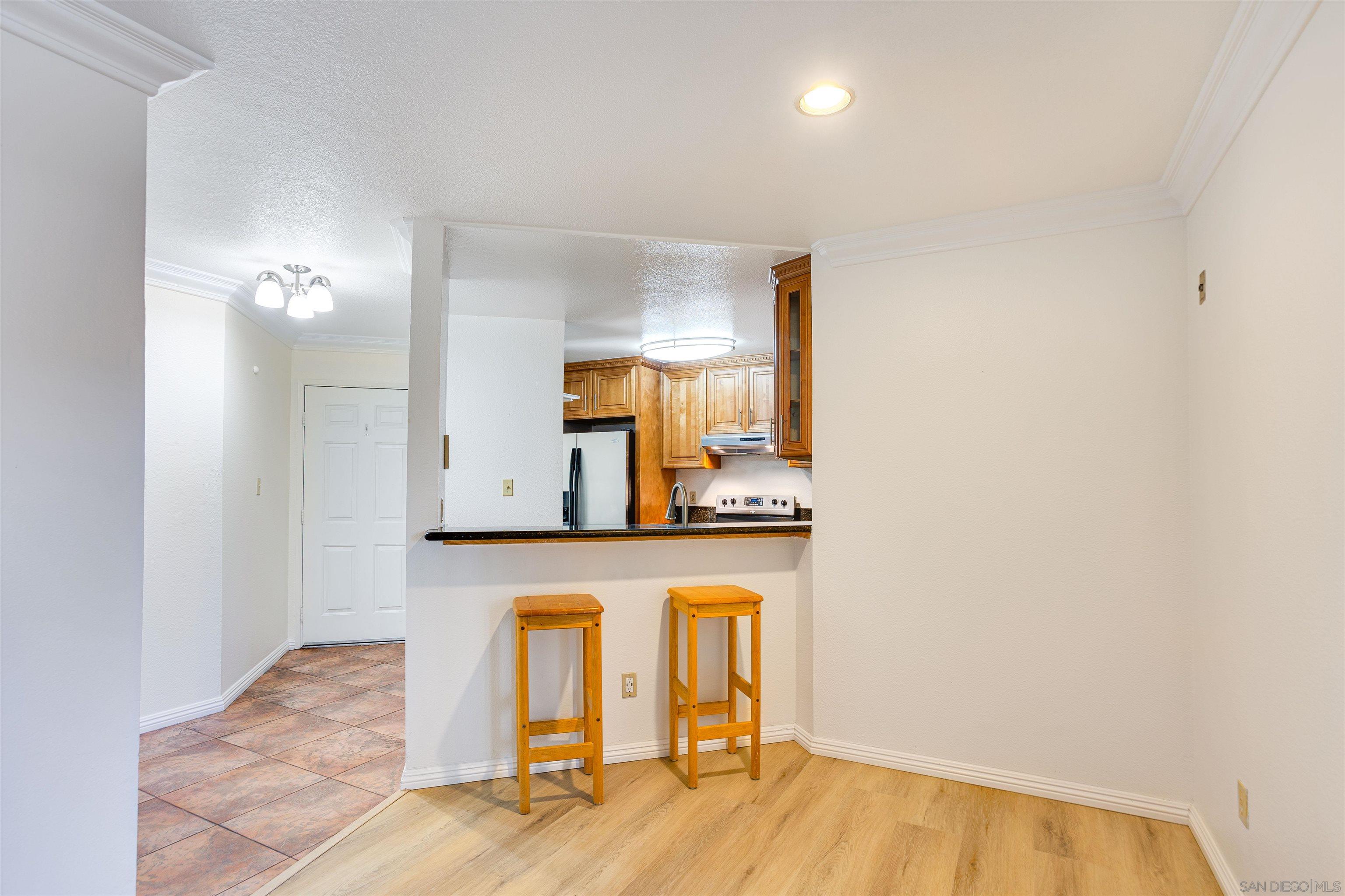 Detail Gallery Image 5 of 45 For 7565  Charmant Dr  507, San Diego,  CA 92122 - 2 Beds | 2 Baths