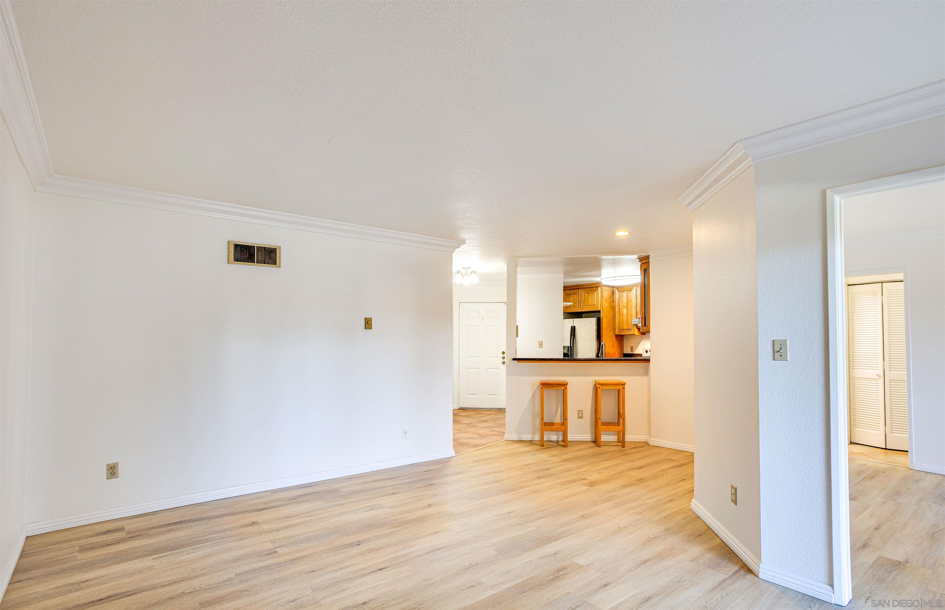 Detail Gallery Image 6 of 45 For 7565  Charmant Dr  507, San Diego,  CA 92122 - 2 Beds | 2 Baths