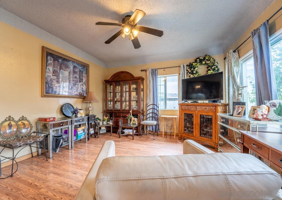 Detail Gallery Image 5 of 7 For 1839 W 20th St, Los Angeles,  CA 90007 - 3 Beds | 1 Baths