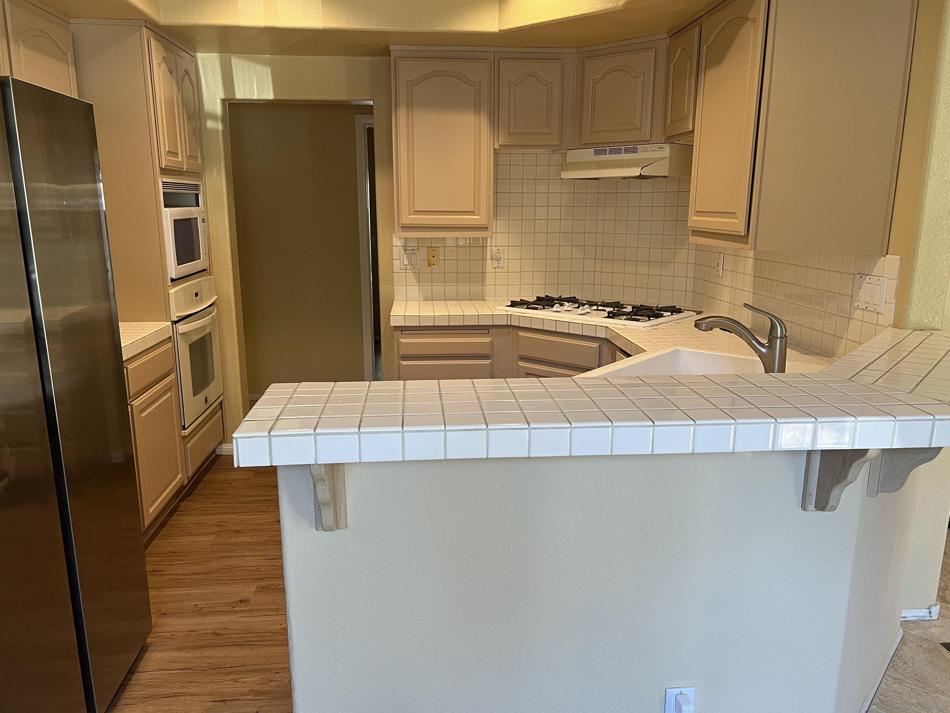 Detail Gallery Image 11 of 17 For 2834  Torrey Punes Rd, La Jolla,  CA 92037 - 3 Beds | 3 Baths