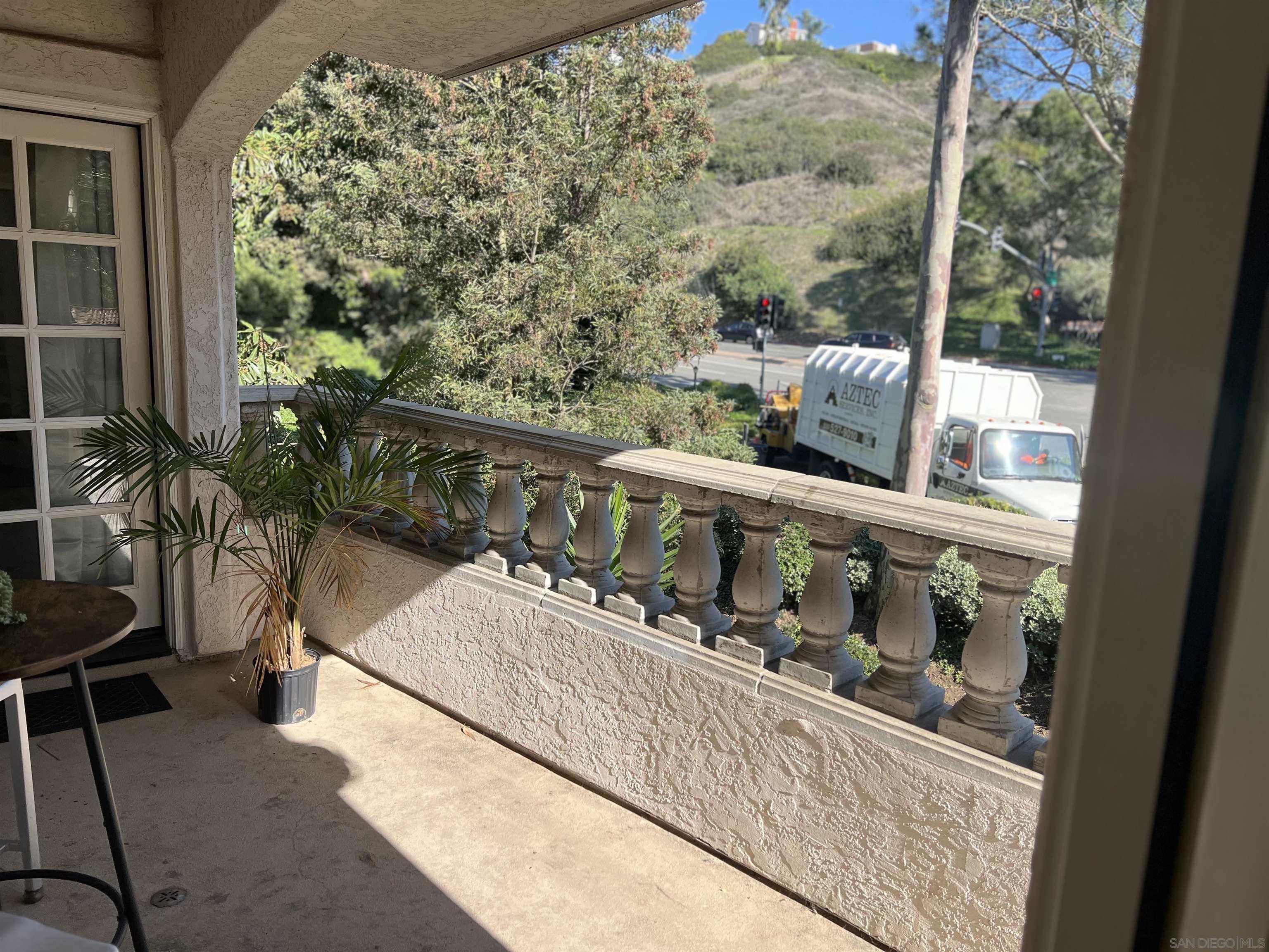 Detail Gallery Image 4 of 17 For 2834  Torrey Punes Rd, La Jolla,  CA 92037 - 3 Beds | 3 Baths