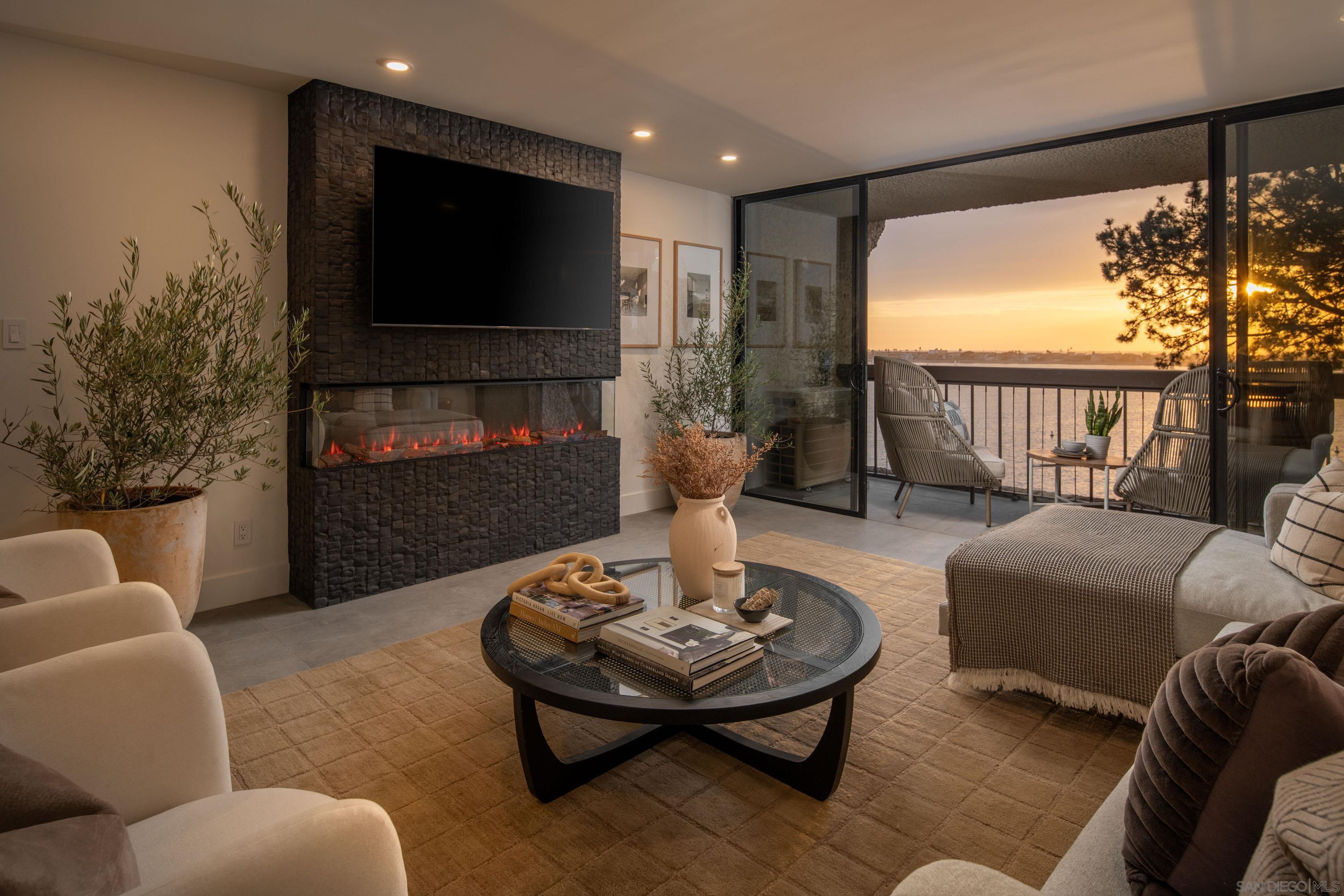 Detail Gallery Image 4 of 56 For 3940  Gresham St  #251,  San Diego,  CA 92109 - 2 Beds | 2 Baths