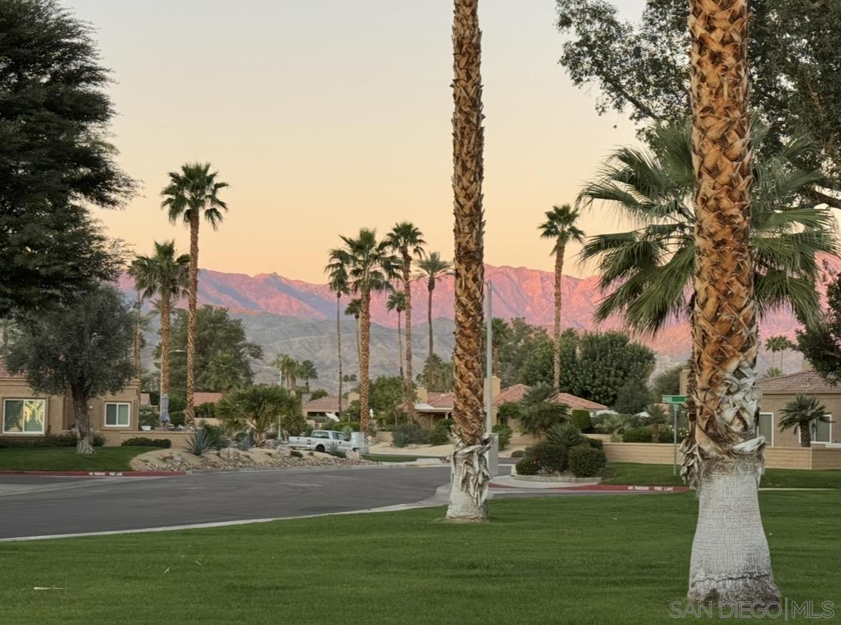 Detail Gallery Image 2 of 16 For 44179  Chamonix Ct, Palm Desert,  CA 92260 - 2 Beds | 2 Baths