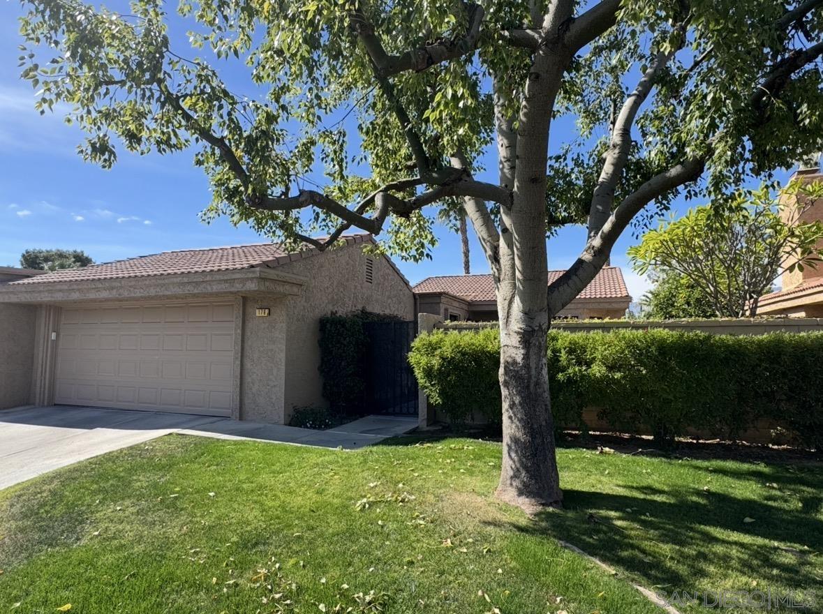 Detail Gallery Image 4 of 16 For 44179  Chamonix Ct, Palm Desert,  CA 92260 - 2 Beds | 2 Baths