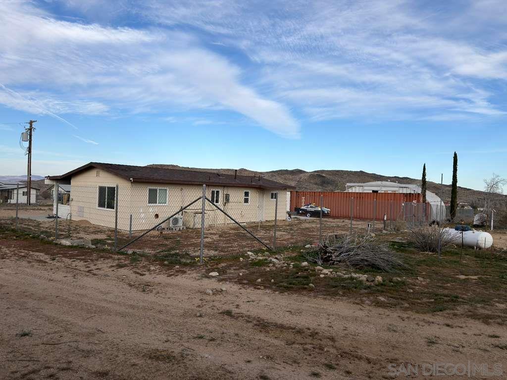 Detail Gallery Image 2 of 11 For 2787  Shawnee Trl, Landers,  CA 92285 - 1 Beds | 1 Baths