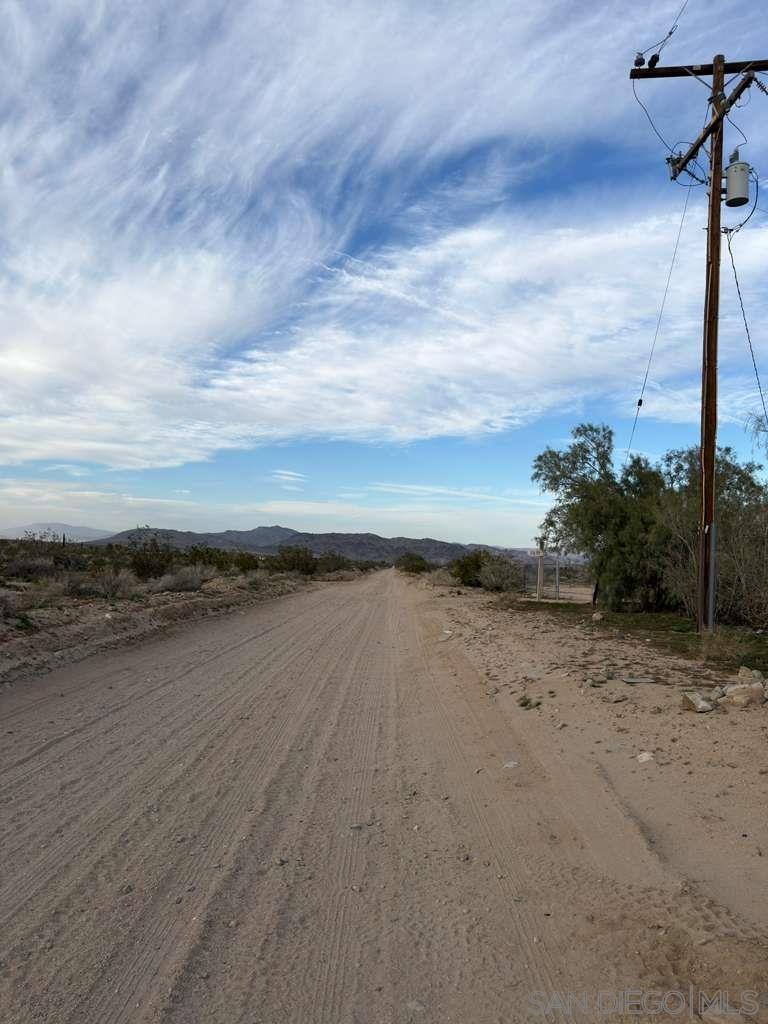 Detail Gallery Image 3 of 11 For 2787  Shawnee Trl, Landers,  CA 92285 - 1 Beds | 1 Baths