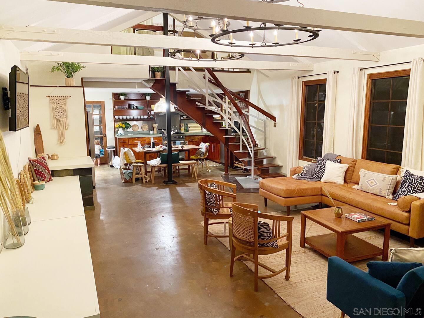 Detail Gallery Image 2 of 22 For 513  3rd St, Encinitas,  CA 92024 - 3 Beds | 3 Baths