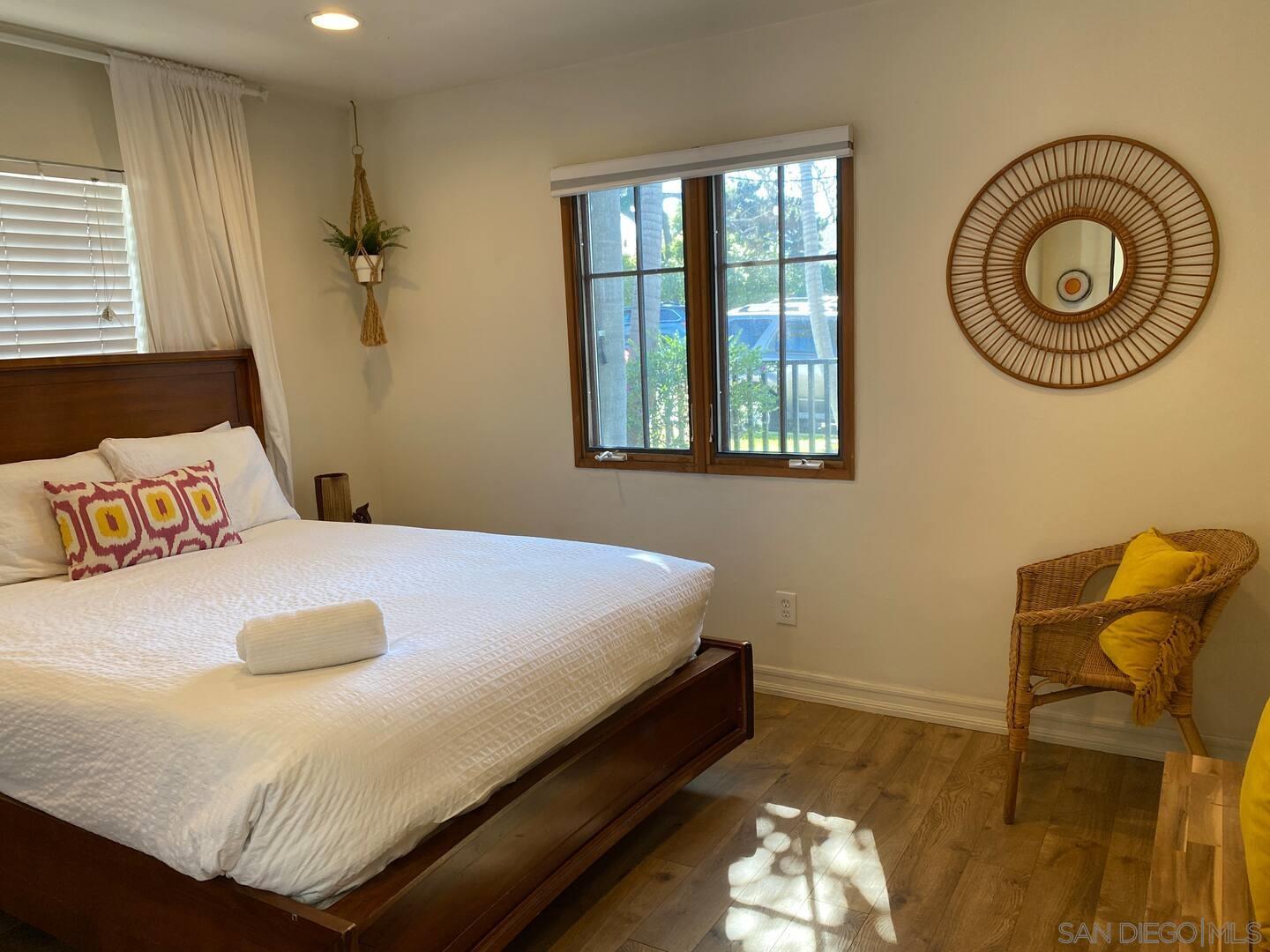 Detail Gallery Image 10 of 22 For 513  3rd St, Encinitas,  CA 92024 - 3 Beds | 3 Baths