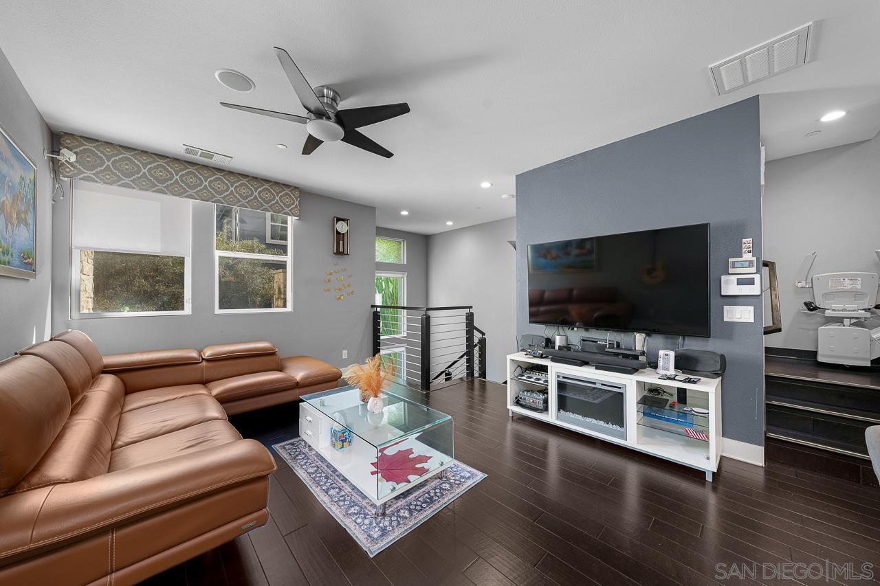 Detail Gallery Image 4 of 59 For 7810  Inception Way, San Diego,  CA 92108 - 3 Beds | 3/1 Baths