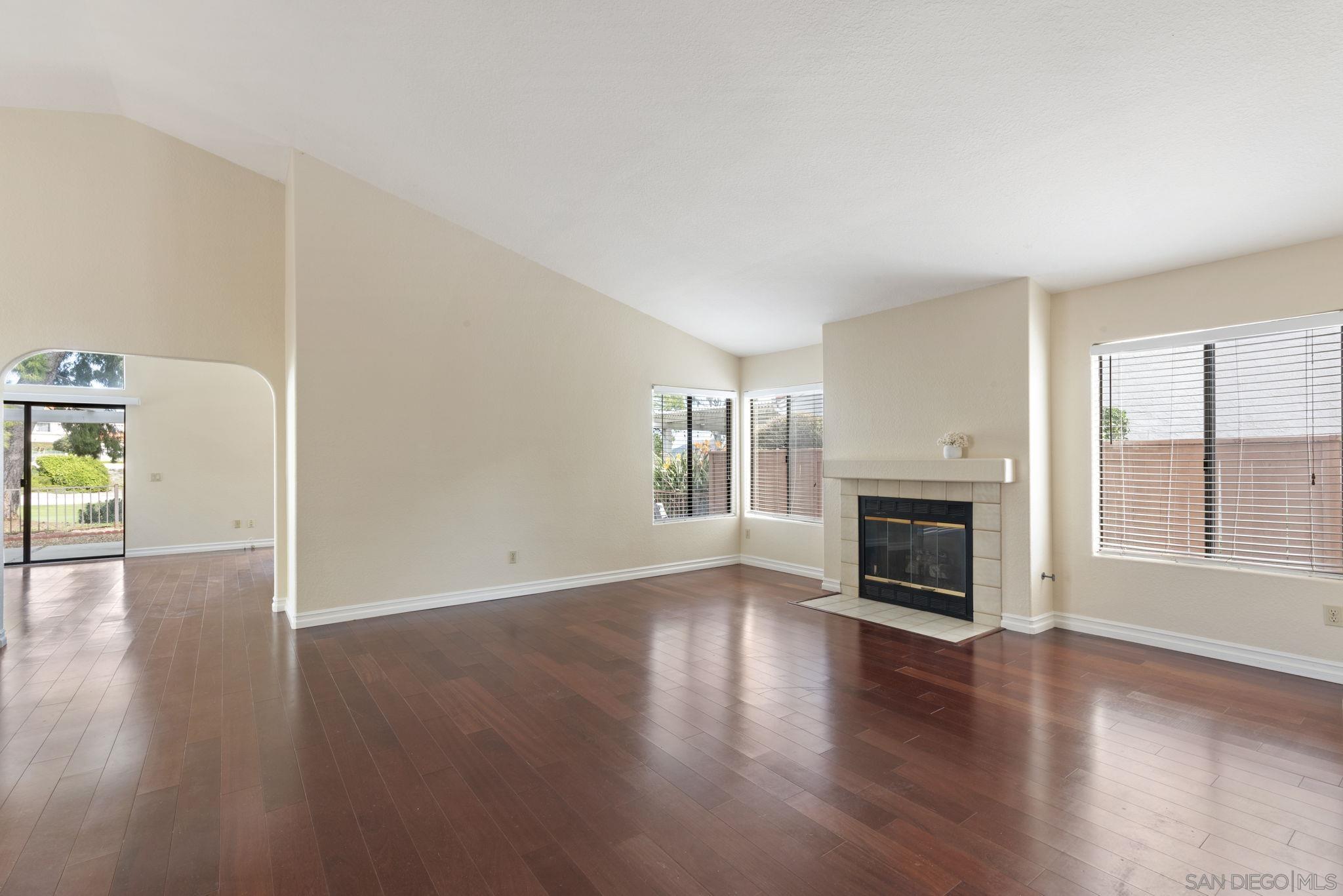 Detail Gallery Image 12 of 41 For 15174  Avenida Rorras, San Diego,  CA 92128 - 3 Beds | 2 Baths