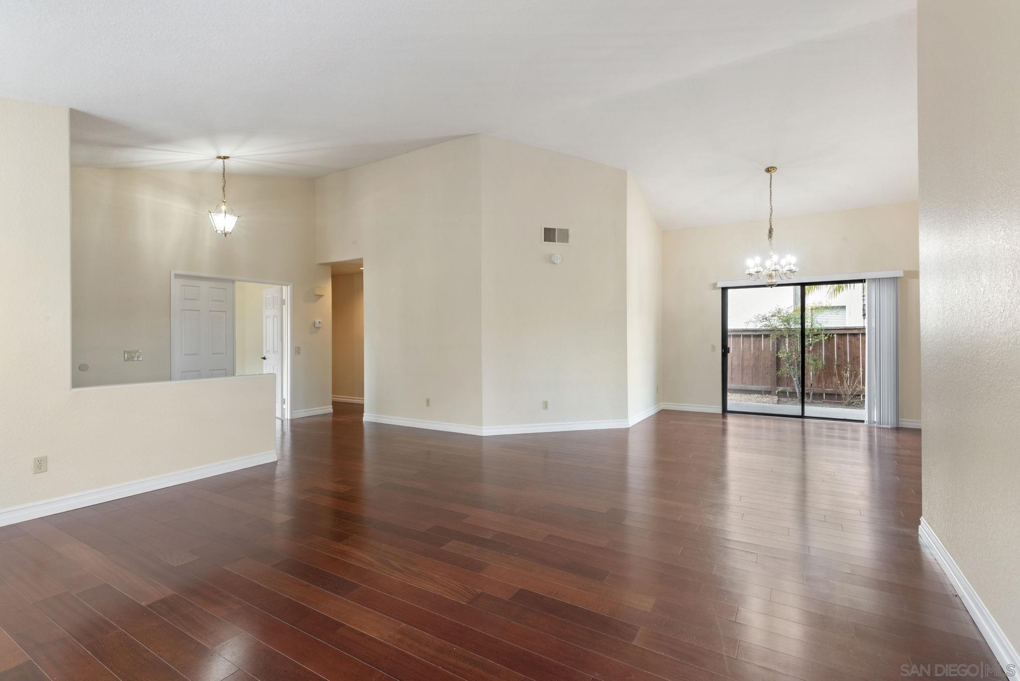 Detail Gallery Image 14 of 41 For 15174  Avenida Rorras, San Diego,  CA 92128 - 3 Beds | 2 Baths