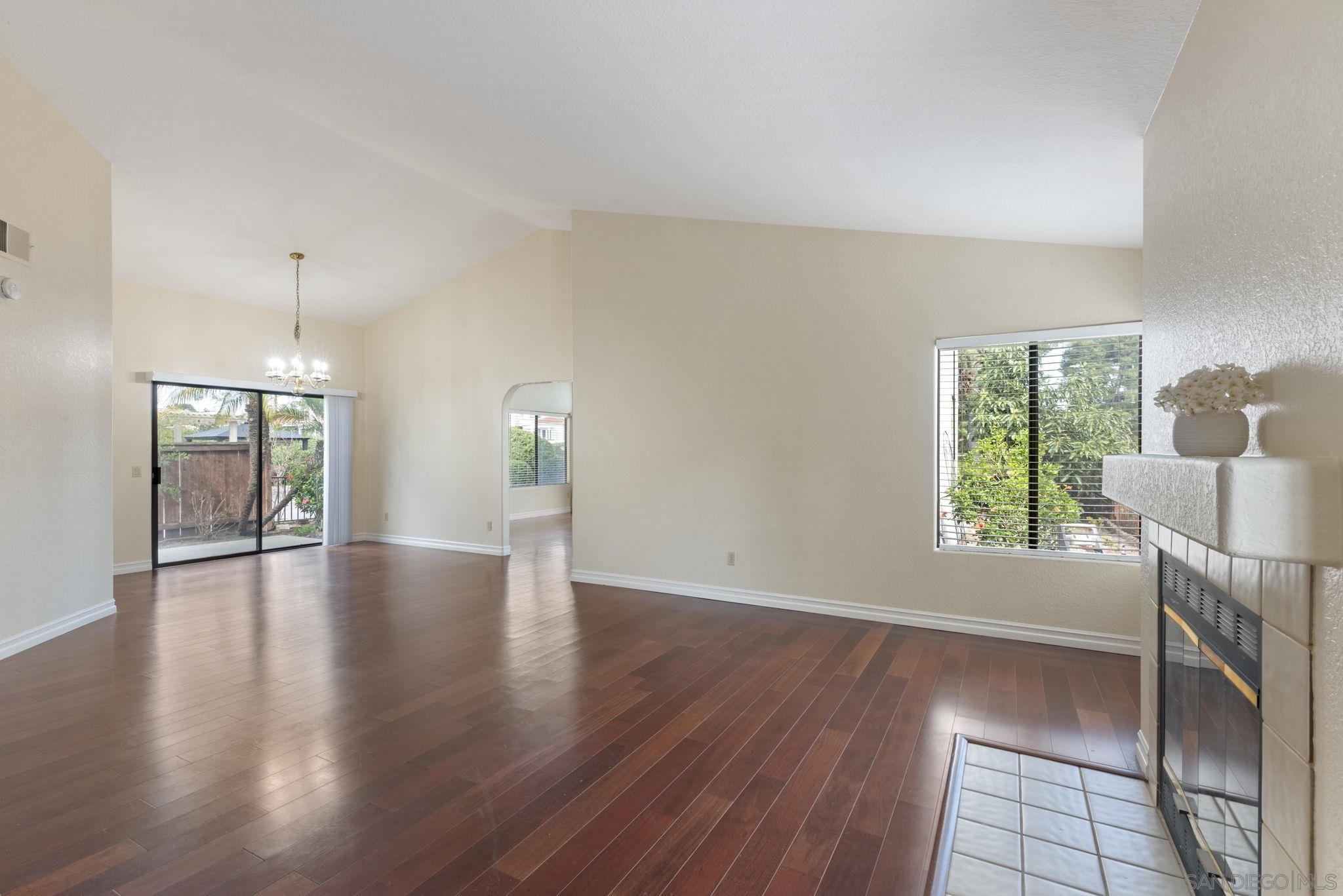 Detail Gallery Image 15 of 41 For 15174  Avenida Rorras, San Diego,  CA 92128 - 3 Beds | 2 Baths