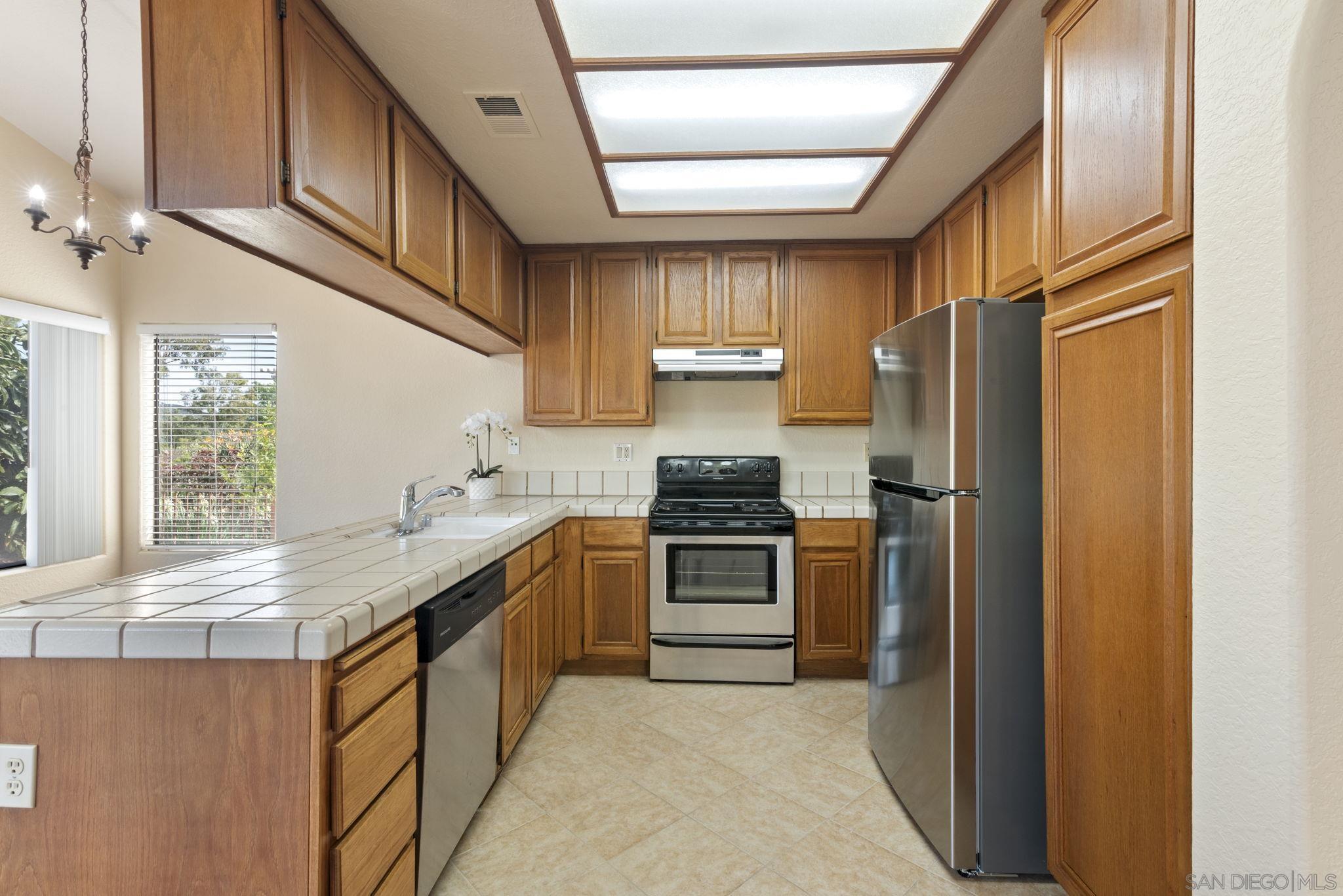 Detail Gallery Image 3 of 41 For 15174  Avenida Rorras, San Diego,  CA 92128 - 3 Beds | 2 Baths